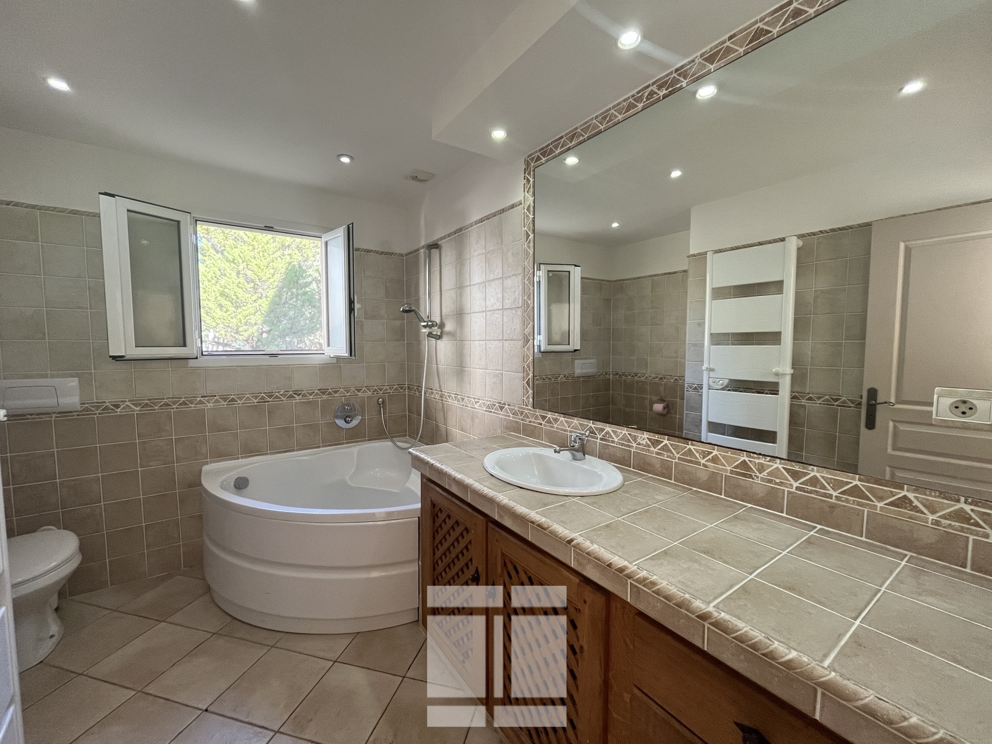 Villa 4 chambres avec accès direct à pieds à la plage   Emplacement idéal !