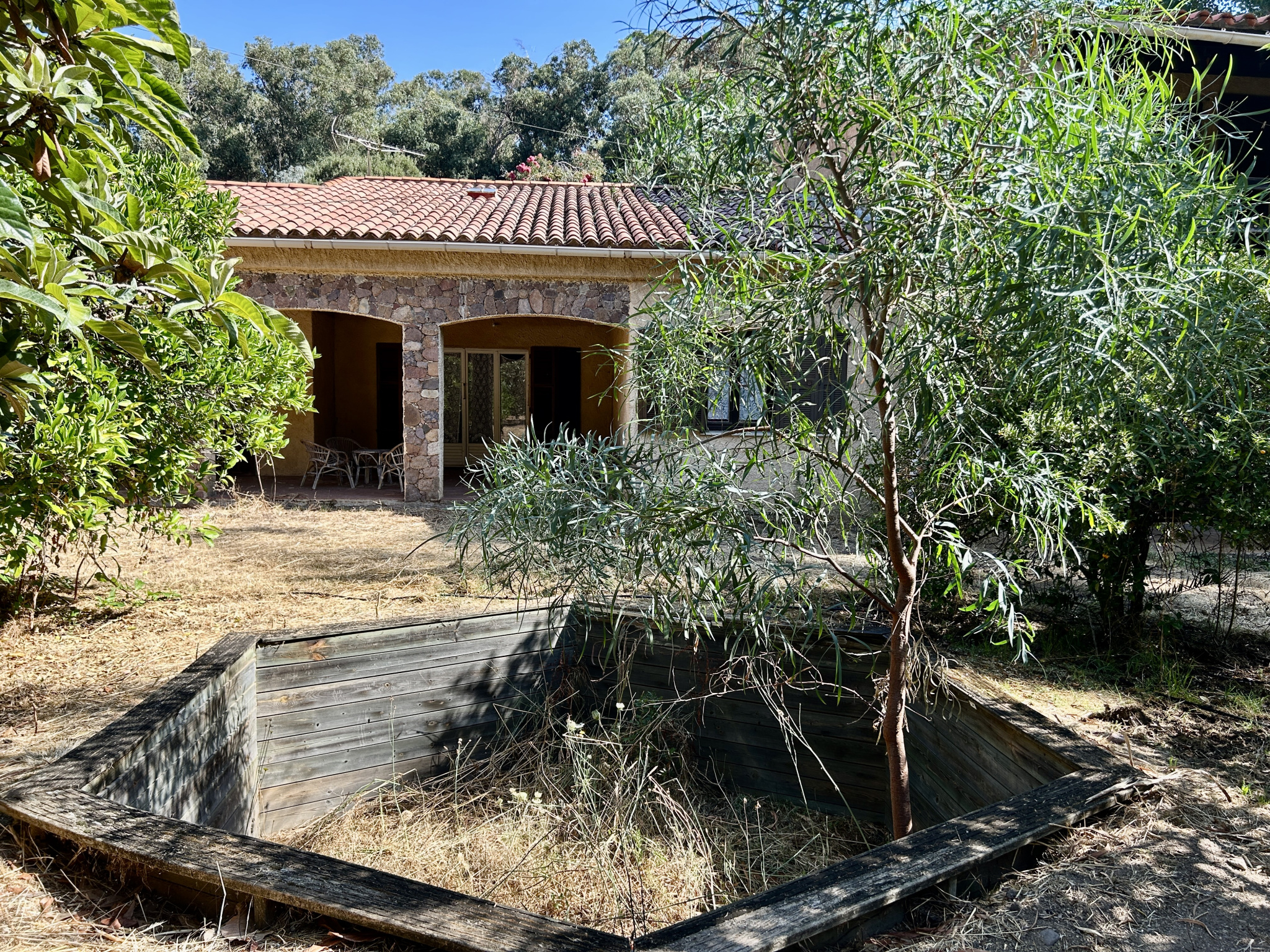 A VENDRE - MAISON A FORT POTENTIEL A DEUX PAS DE CALVI
