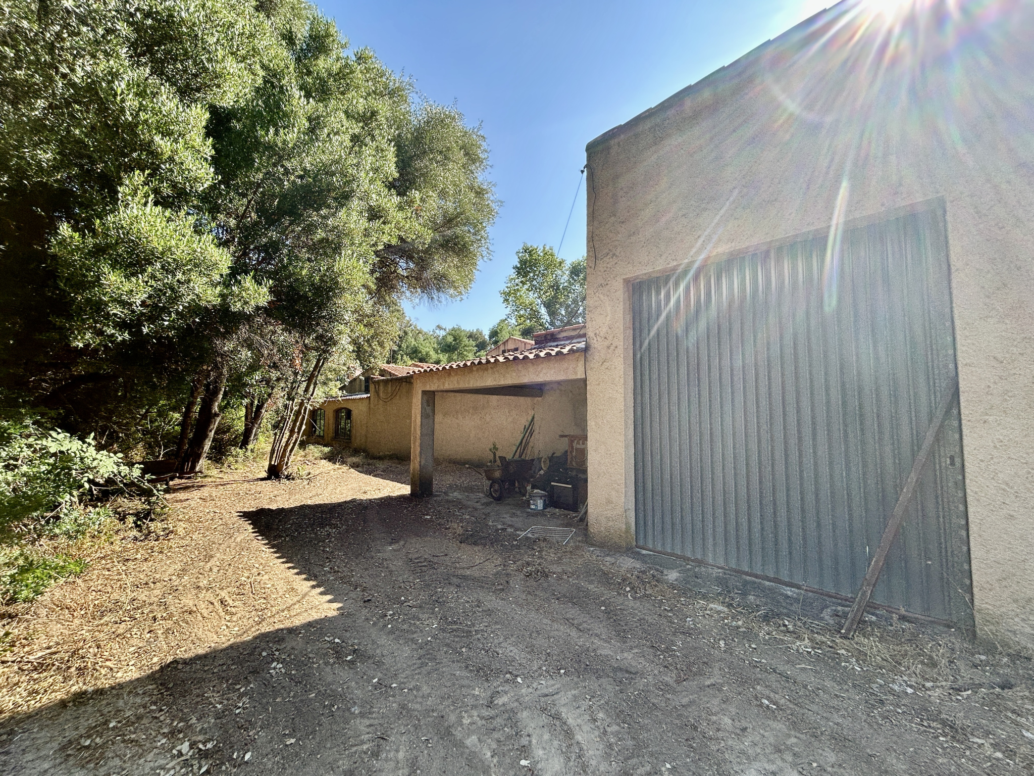 A VENDRE - MAISON A FORT POTENTIEL A DEUX PAS DE CALVI