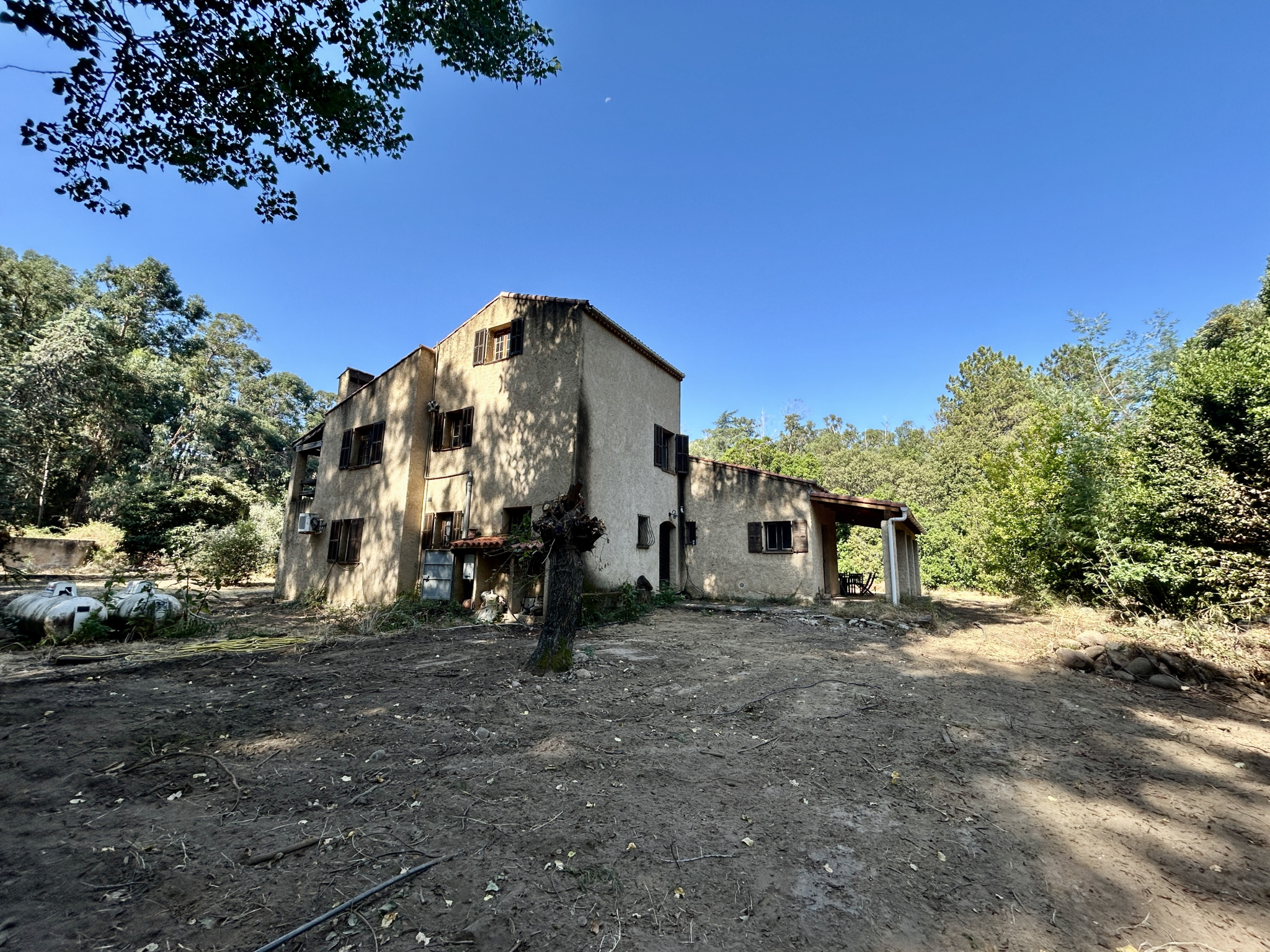 A VENDRE - MAISON A FORT POTENTIEL A DEUX PAS DE CALVI