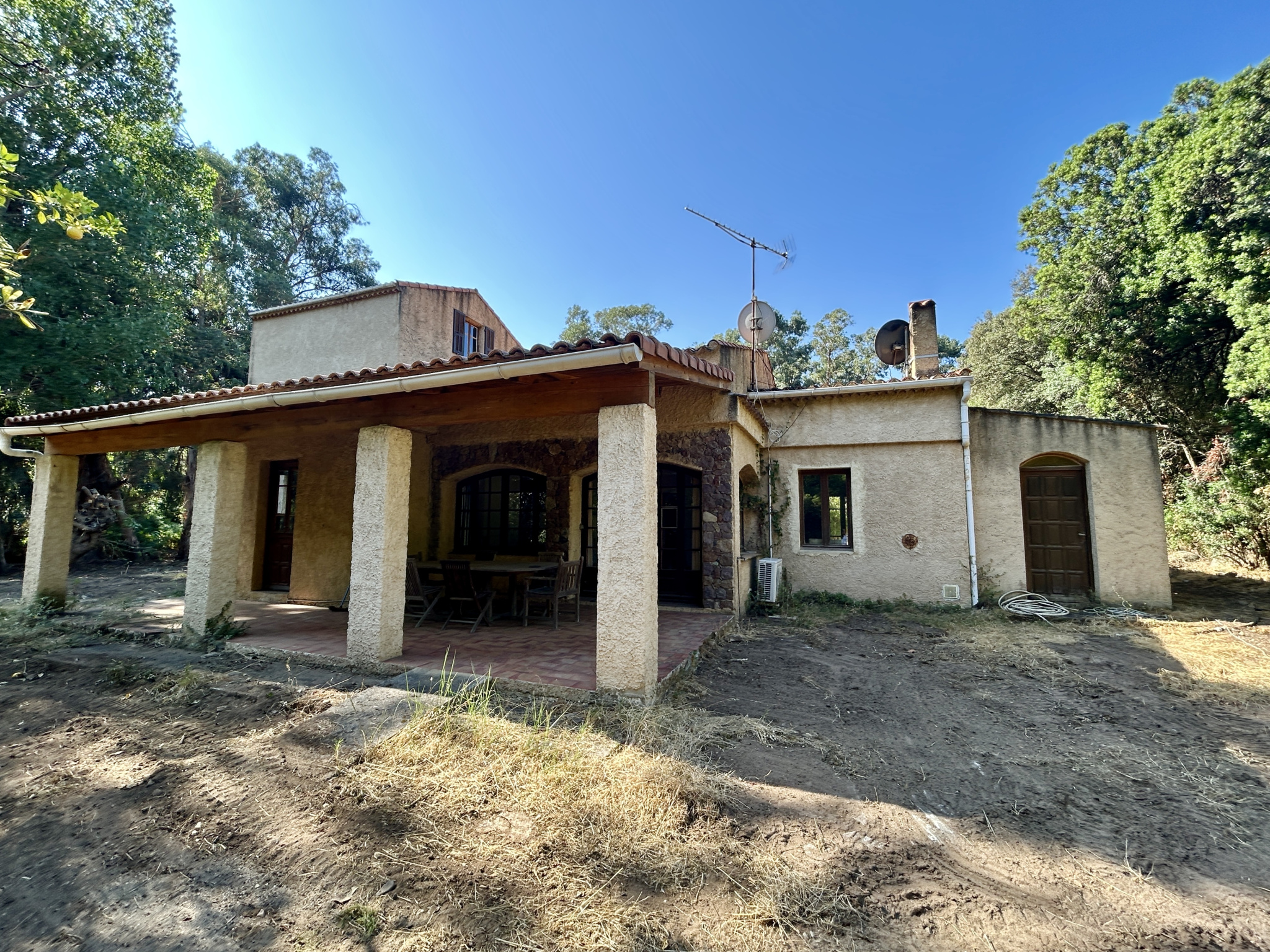 A VENDRE - MAISON A FORT POTENTIEL A DEUX PAS DE CALVI