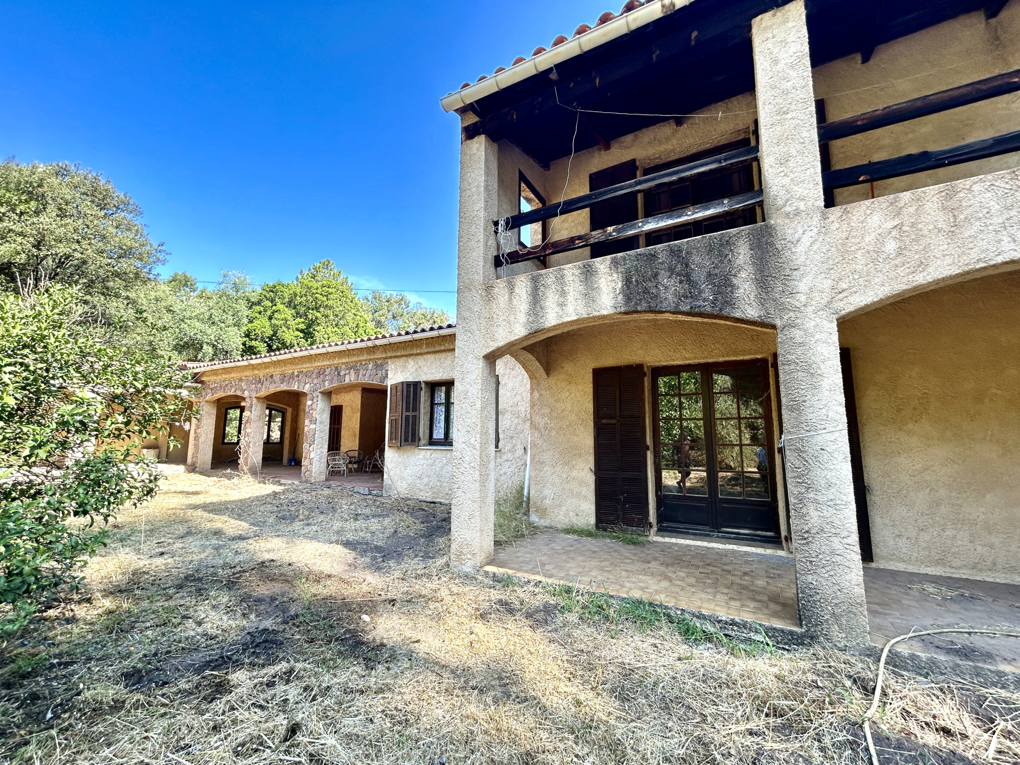 A VENDRE - MAISON A FORT POTENTIEL A DEUX PAS DE CALVI