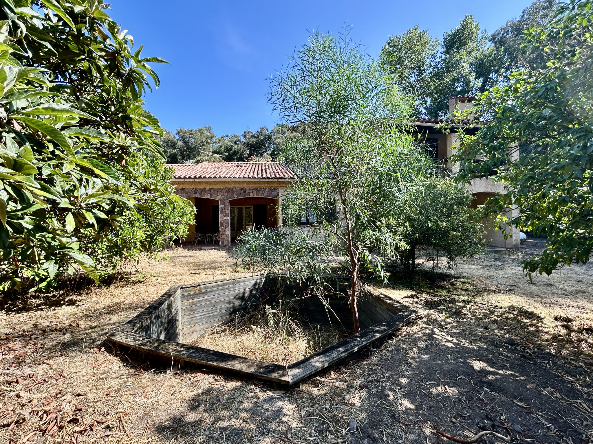 A VENDRE - MAISON A FORT POTENTIEL A DEUX PAS DE CALVI