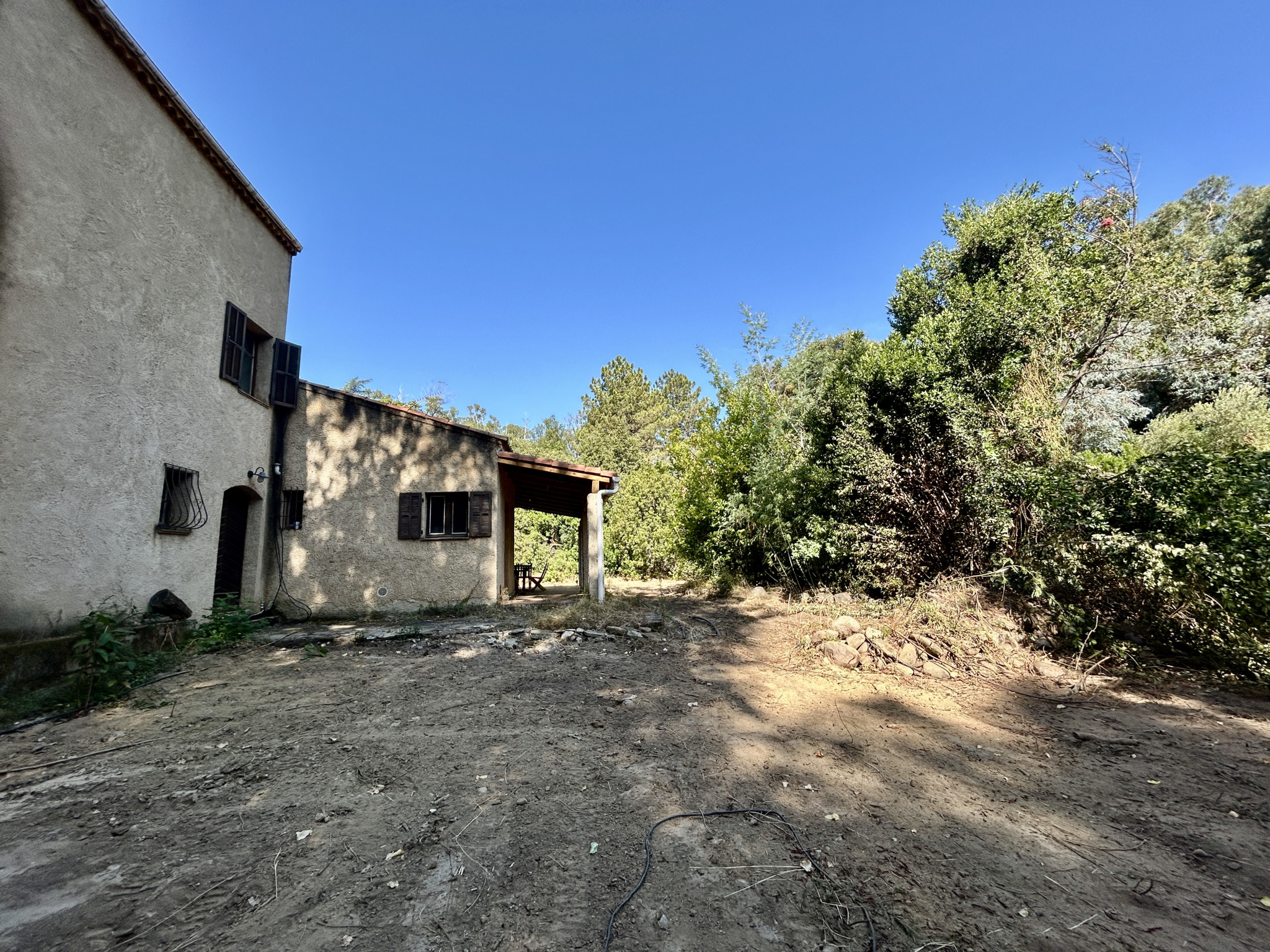 A VENDRE - MAISON A FORT POTENTIEL A DEUX PAS DE CALVI