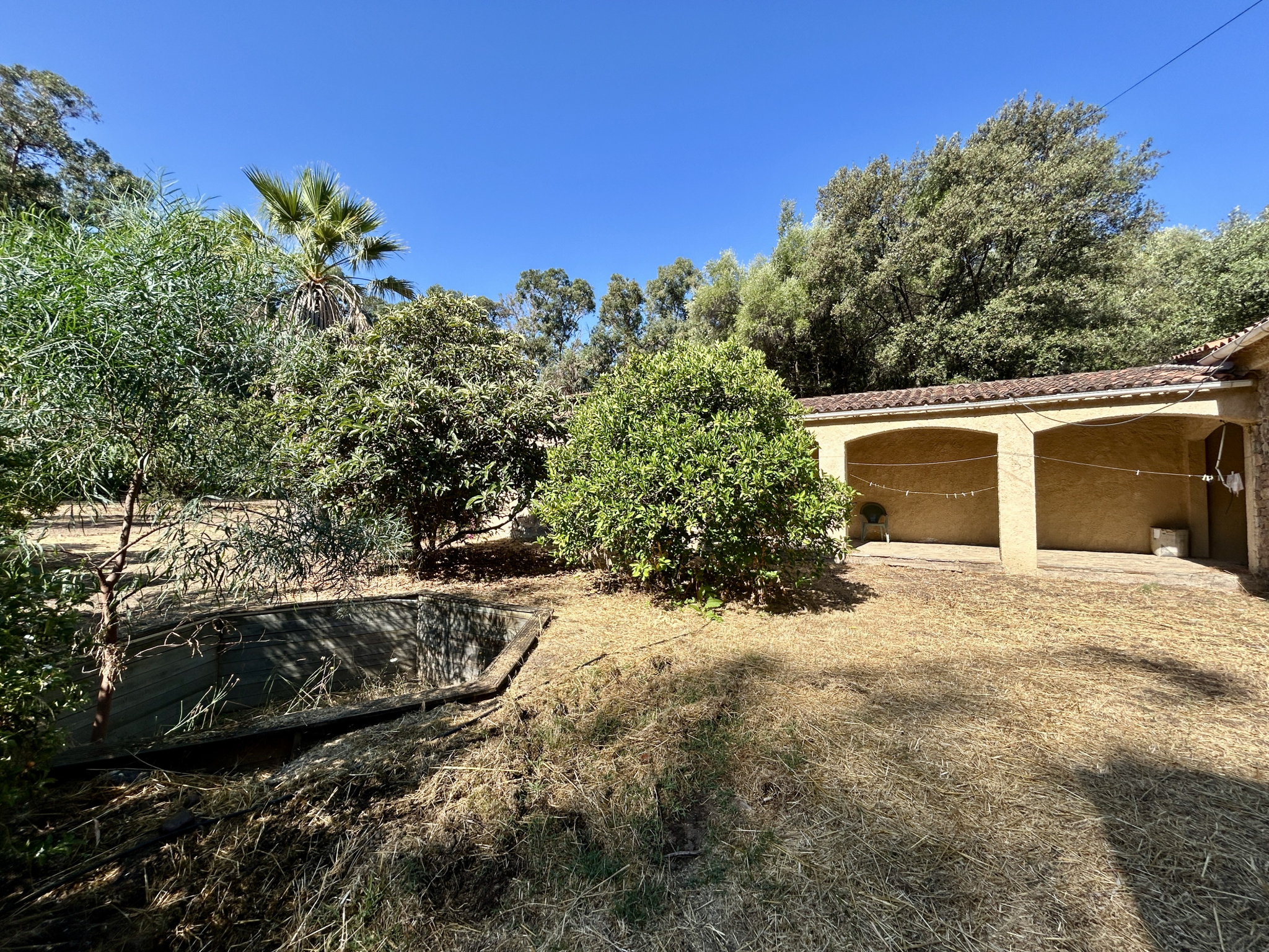 A VENDRE - MAISON A FORT POTENTIEL A DEUX PAS DE CALVI