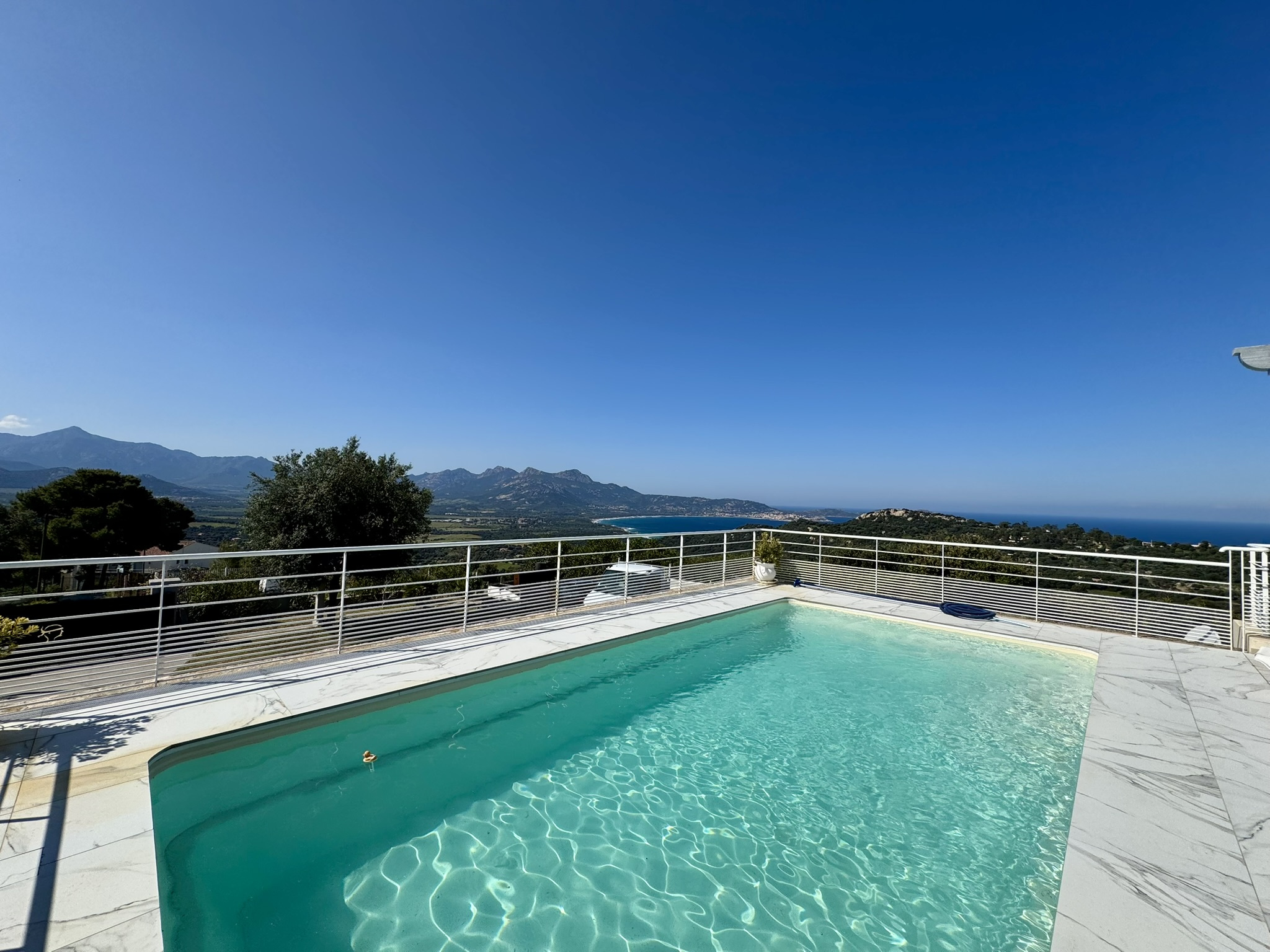 A VENDRE - VILLA D'EXCEPTION - VUE PANORAMIQUE SUR LA BAIE DE CALVI- LUMIO