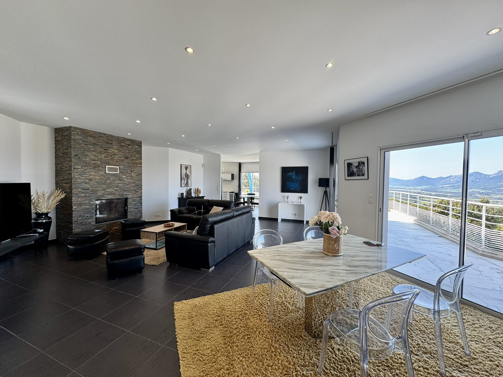 A VENDRE - VILLA D'EXCEPTION - VUE PANORAMIQUE SUR LA BAIE DE CALVI- LUMIO