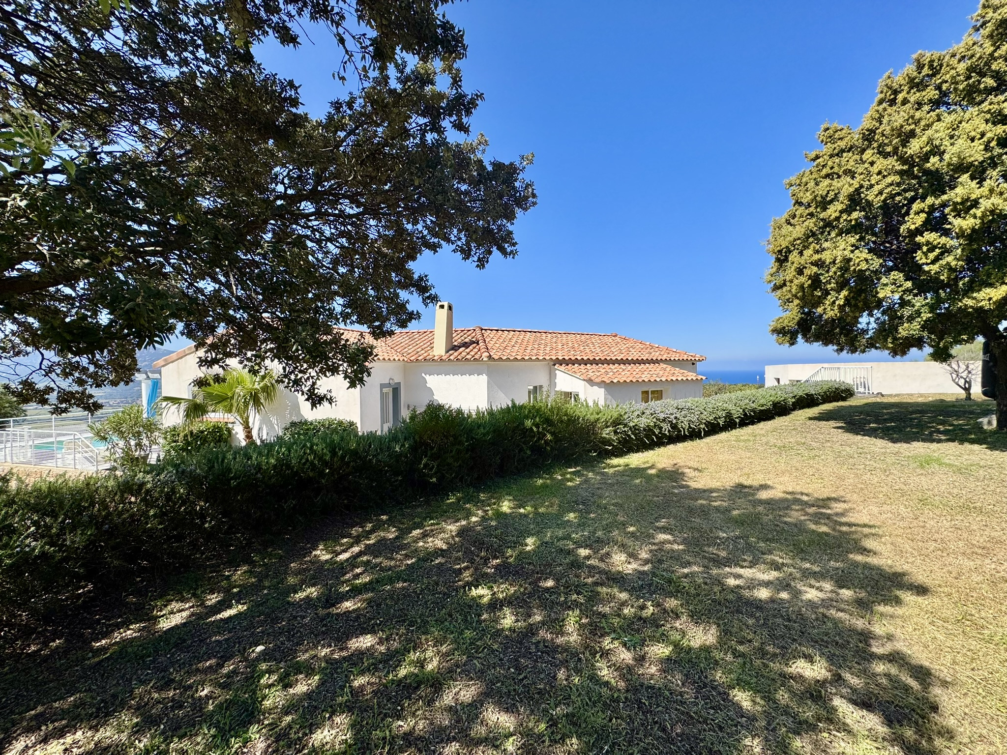 A VENDRE - VILLA D'EXCEPTION - VUE PANORAMIQUE SUR LA BAIE DE CALVI- LUMIO