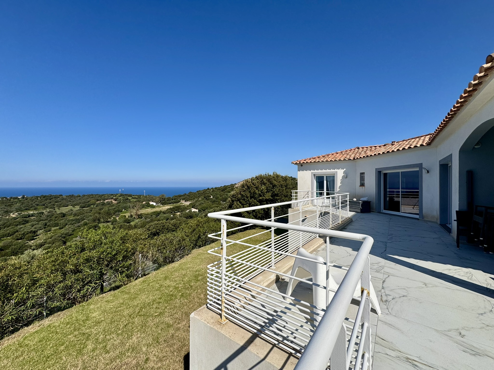 A VENDRE - VILLA D'EXCEPTION - VUE PANORAMIQUE SUR LA BAIE DE CALVI- LUMIO