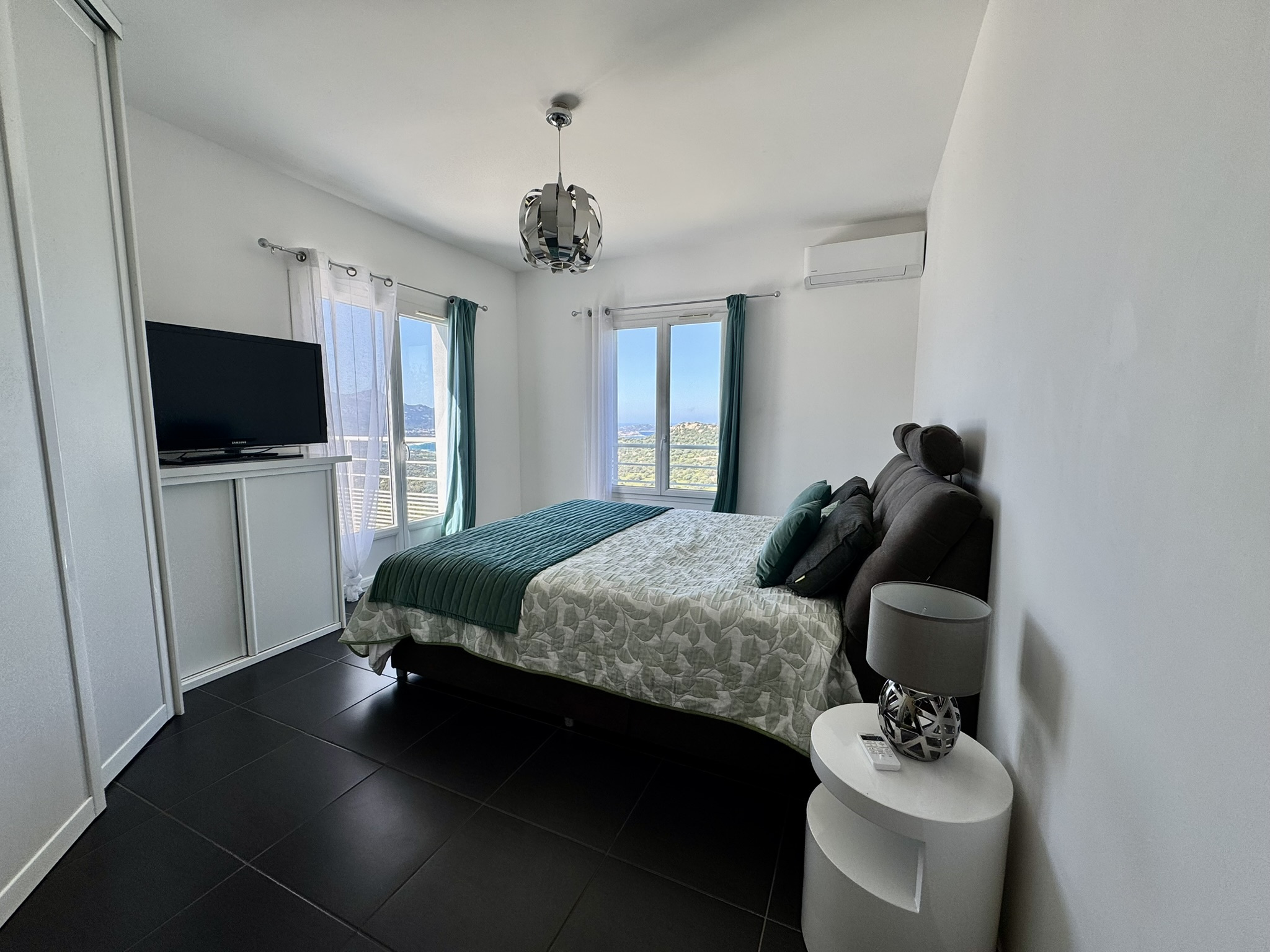 A VENDRE - VILLA D'EXCEPTION - VUE PANORAMIQUE SUR LA BAIE DE CALVI- LUMIO