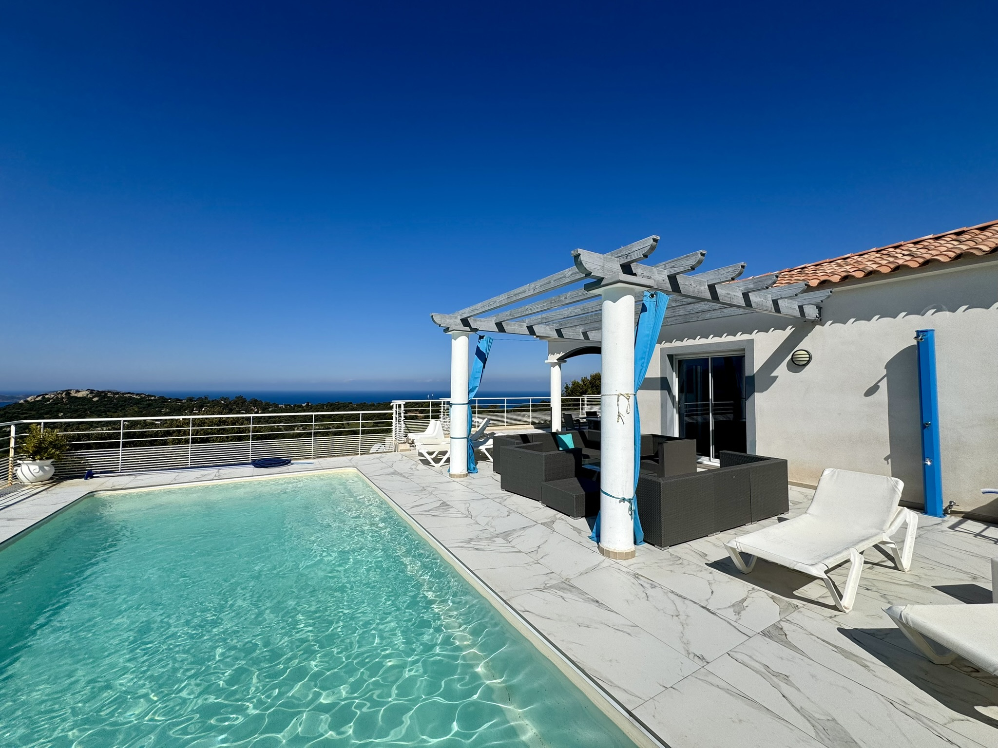 A VENDRE - VILLA D'EXCEPTION - VUE PANORAMIQUE SUR LA BAIE DE CALVI- LUMIO