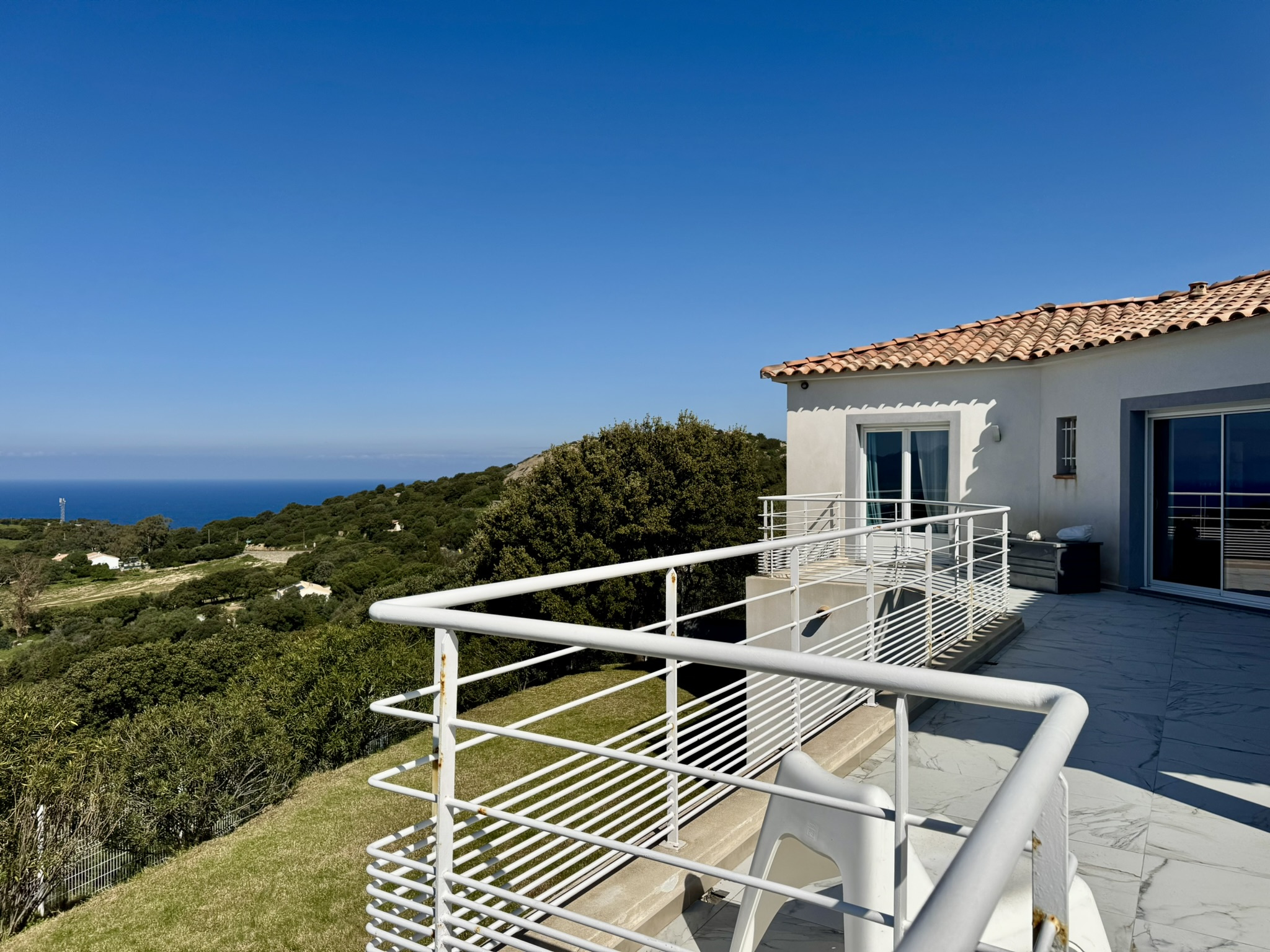 A VENDRE - VILLA D'EXCEPTION - VUE PANORAMIQUE SUR LA BAIE DE CALVI- LUMIO