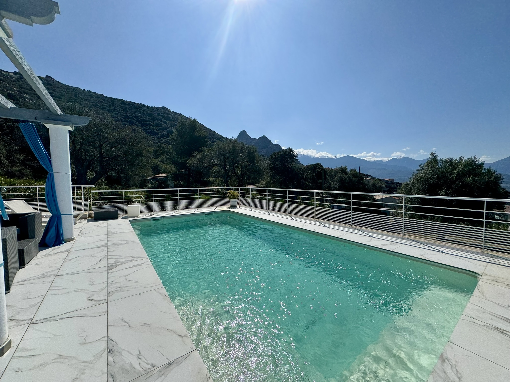 A VENDRE - VILLA D'EXCEPTION - VUE PANORAMIQUE SUR LA BAIE DE CALVI- LUMIO