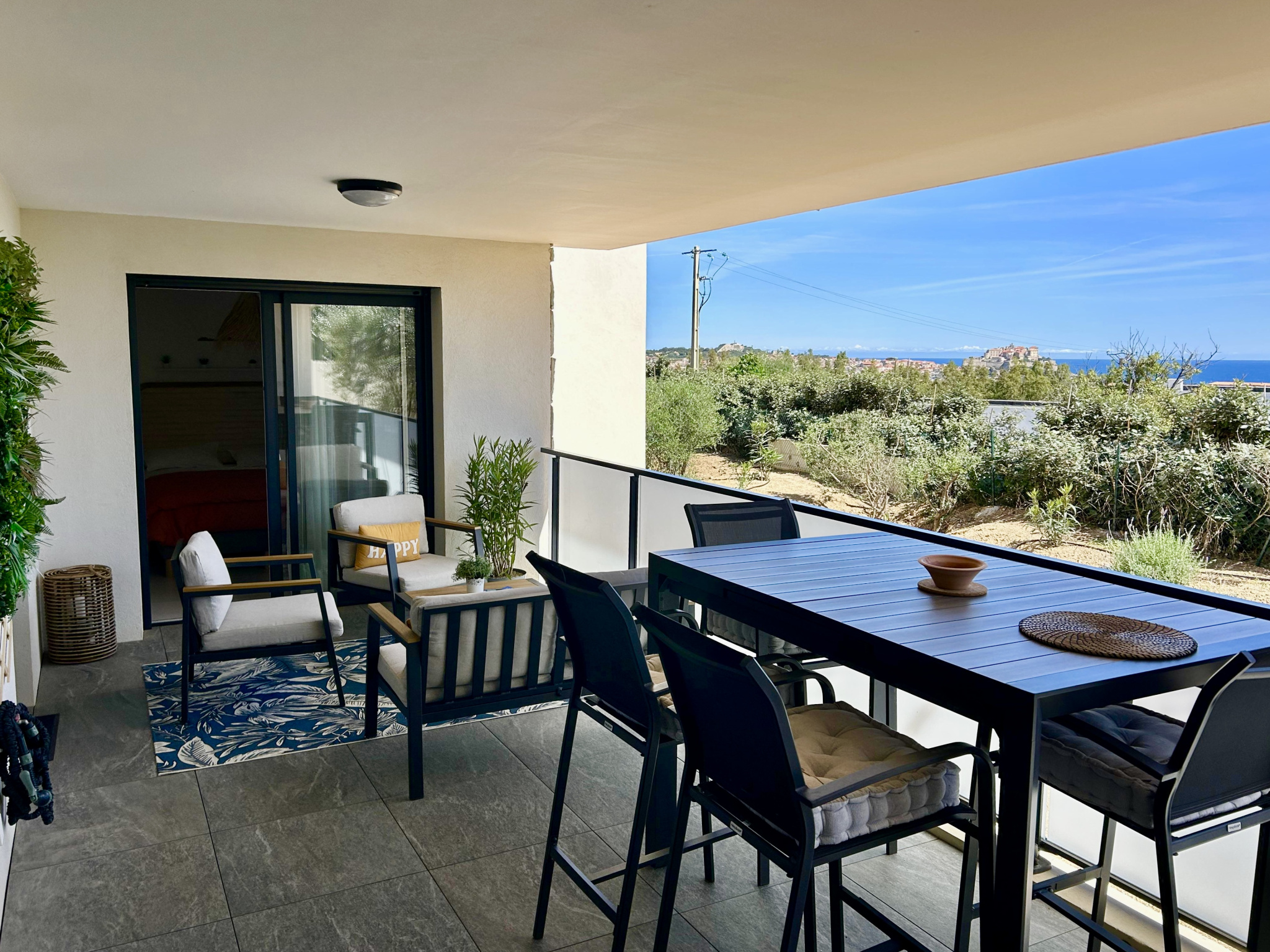 A VENDRE -T3 VUE MER ET CITADELLE - 62m2 - AVEC GRANDE TERRASSE ET PISCINE - CALVI
