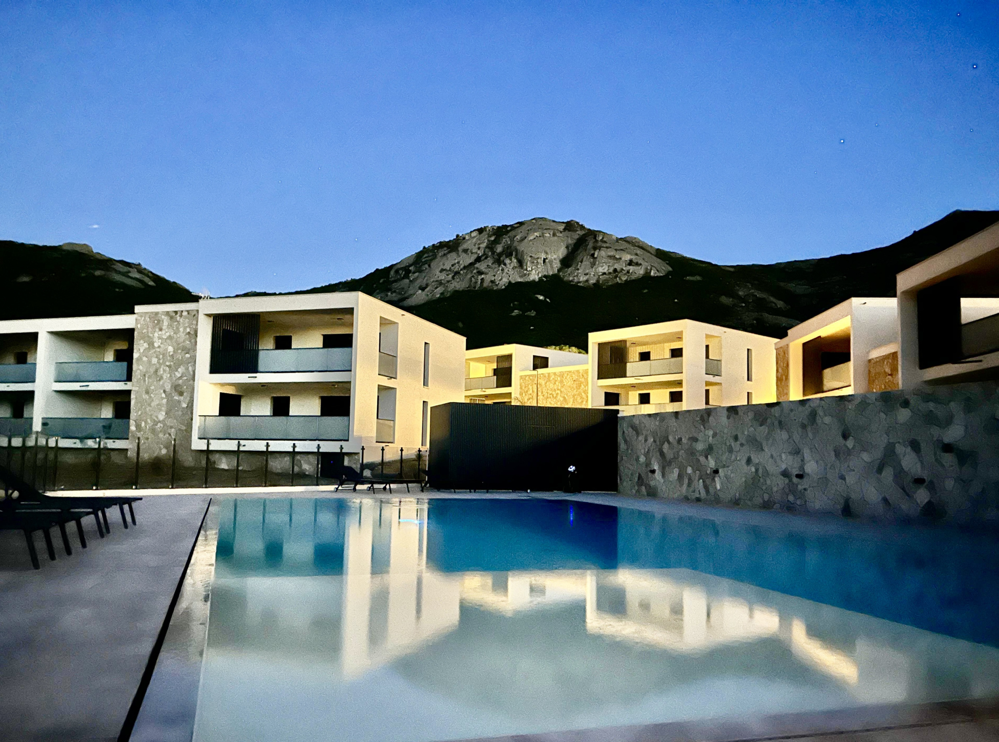 A VENDRE -T3 VUE MER ET CITADELLE - 62m2 - AVEC GRANDE TERRASSE ET PISCINE - CALVI