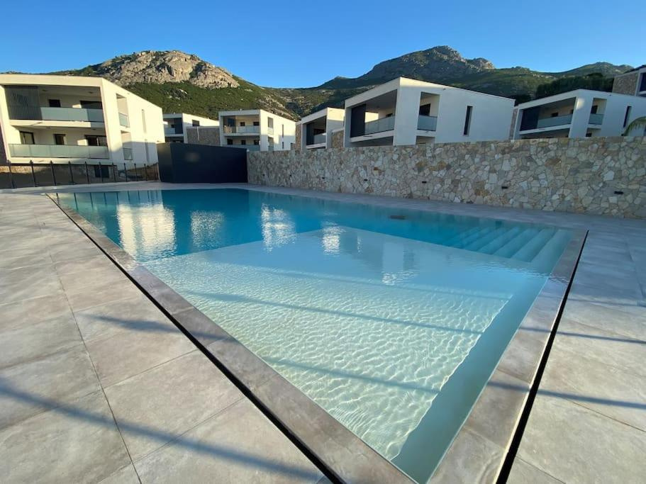 A VENDRE -T3 VUE MER ET CITADELLE - 62m2 - AVEC GRANDE TERRASSE ET PISCINE - CALVI