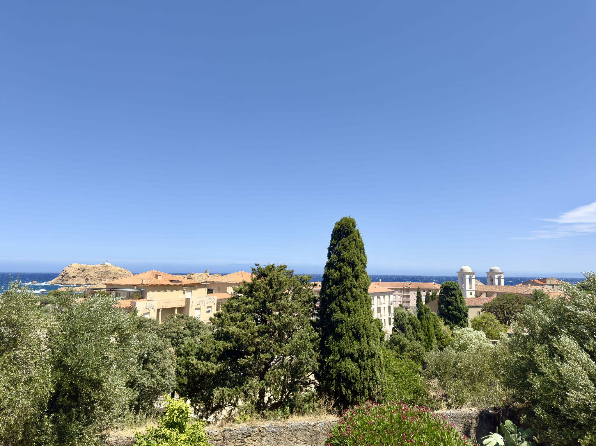 A VENDRE - APPARTEMENT DE 23,92M2 AVEC TERRASSE - VUE MER - L'ILE ROUSSE