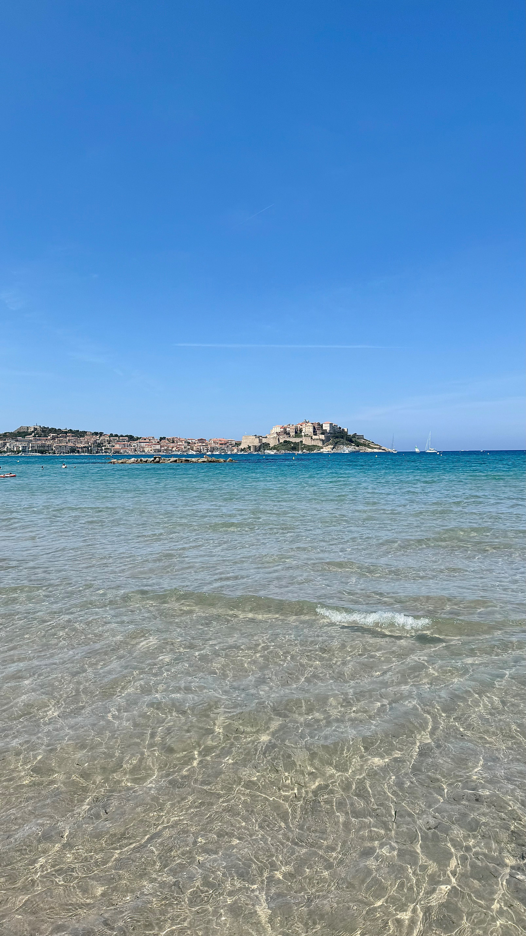 A VENDRE - T3 - 300M DE LA PLAGE - 65m2 AVEC TERRASSE - CALVI