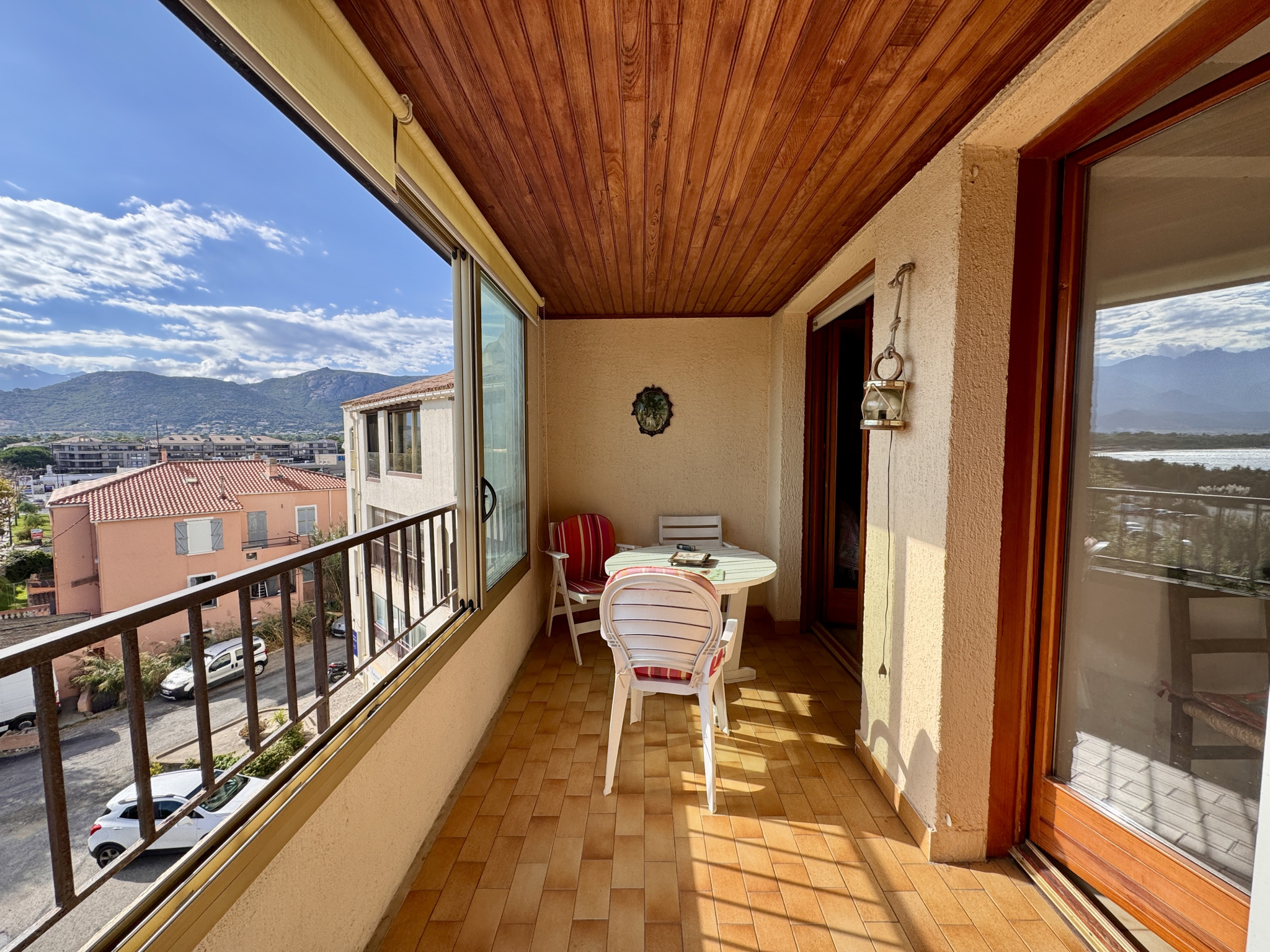 A VENDRE - T3 AVEC MEZZANINE - 56m2 - DERNIER ETAGE AVEC TERRASSE - VUE MER  ET CITADELLE - CALVI