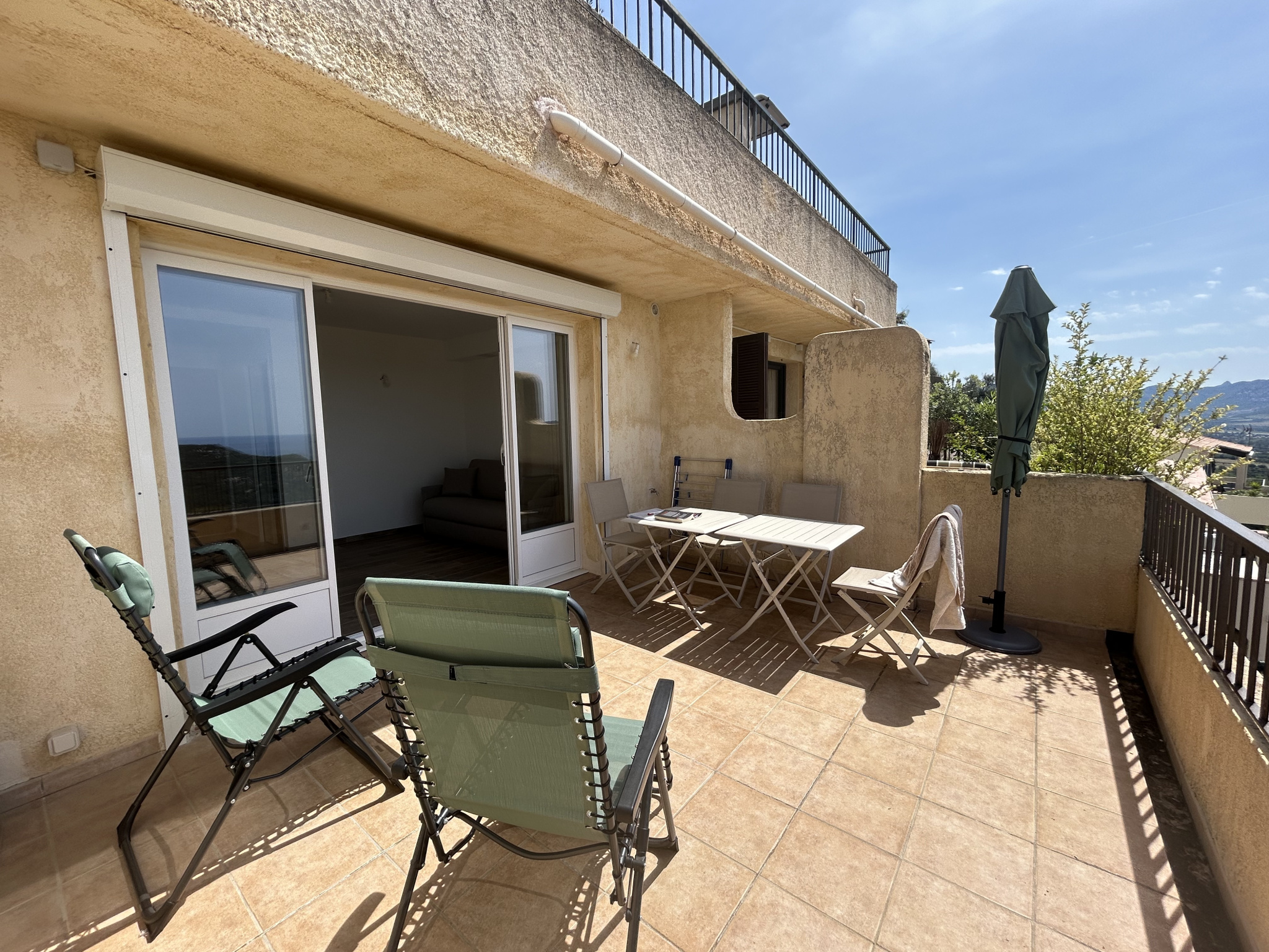 A VENDRE - APPARTEMENT REFAIT A NEUF AVEC VUE MER ET MONTAGNES - LUMIO