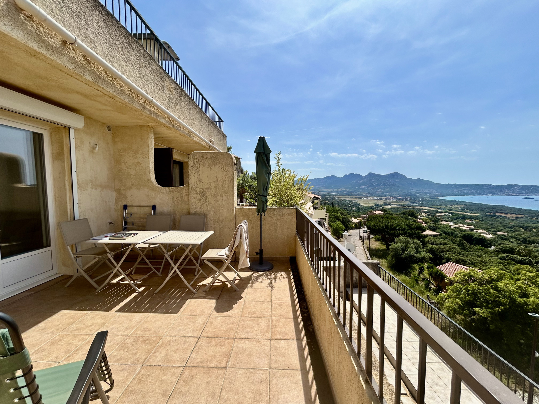 A VENDRE - APPARTEMENT REFAIT A NEUF AVEC VUE MER ET MONTAGNES - LUMIO