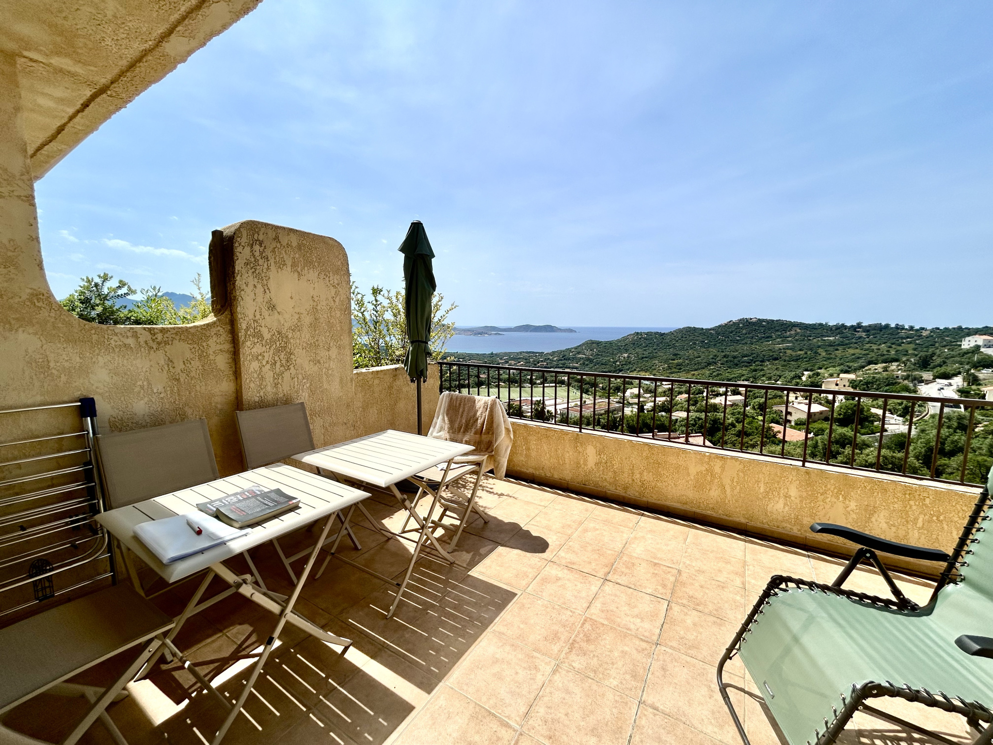 A VENDRE - APPARTEMENT REFAIT A NEUF AVEC VUE MER ET MONTAGNES - LUMIO