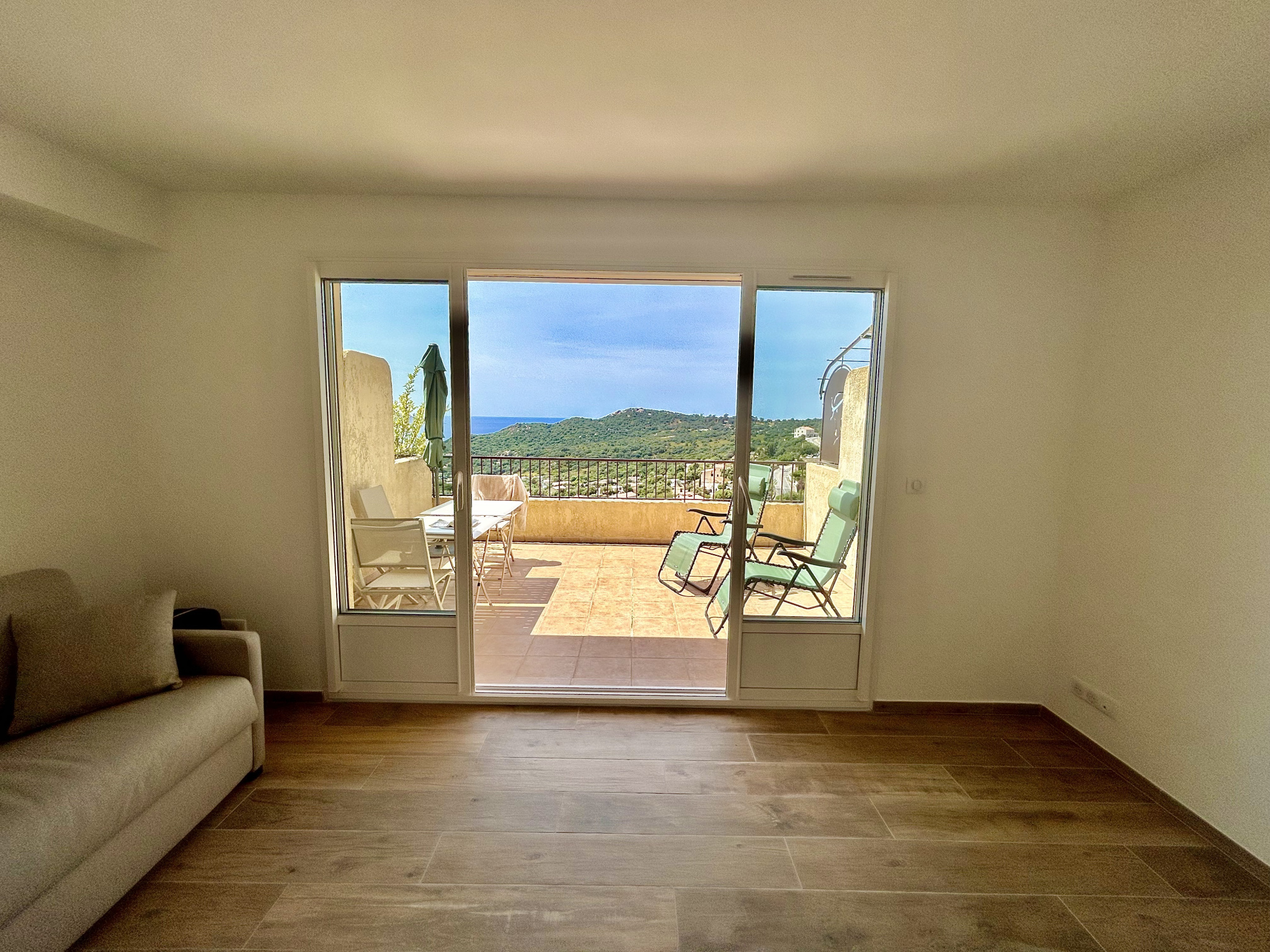 A VENDRE - APPARTEMENT REFAIT A NEUF AVEC VUE MER ET MONTAGNES - LUMIO