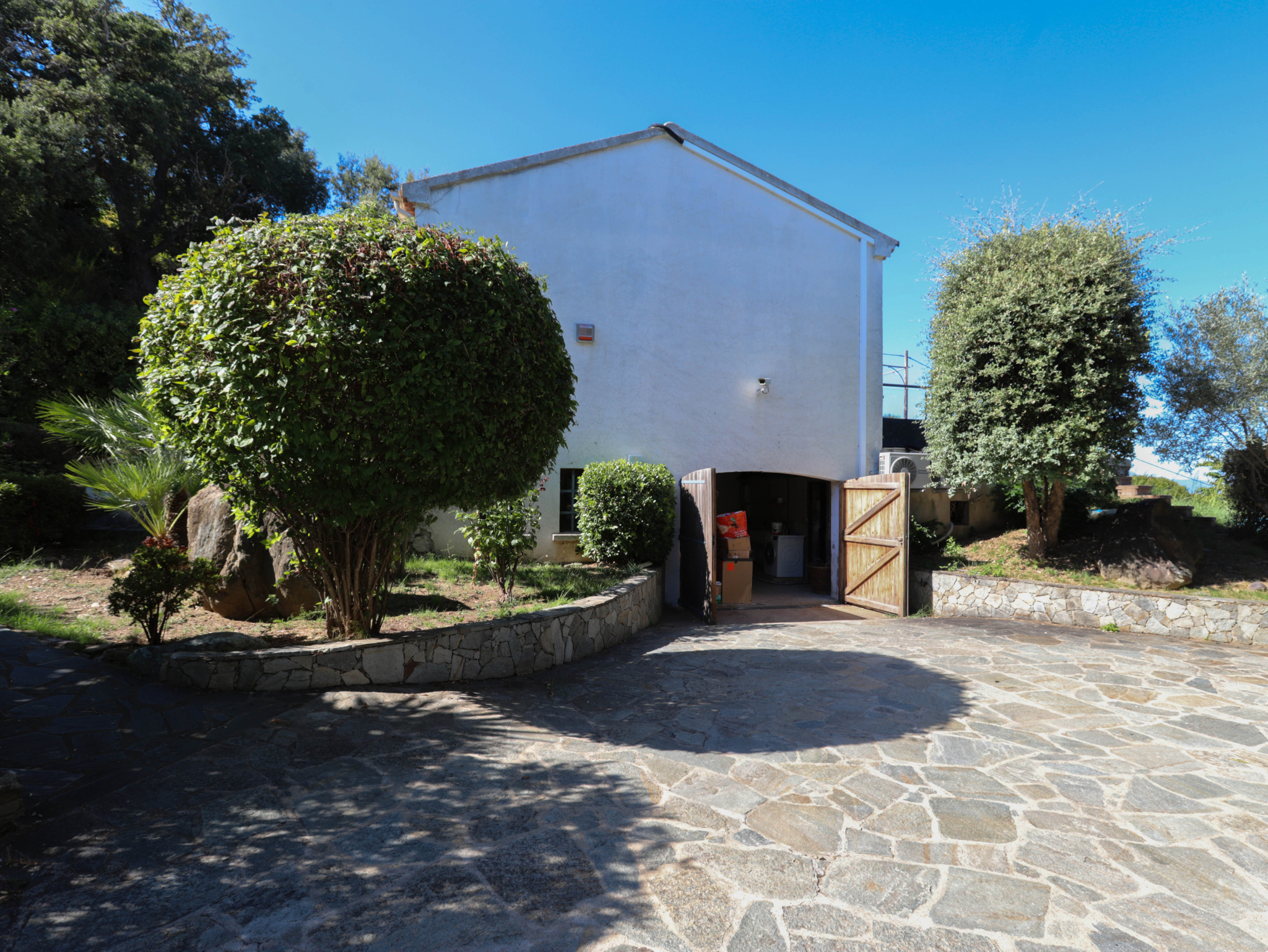 Route de Borgo village - Superbe villa de caractère avec piscine et vue mer