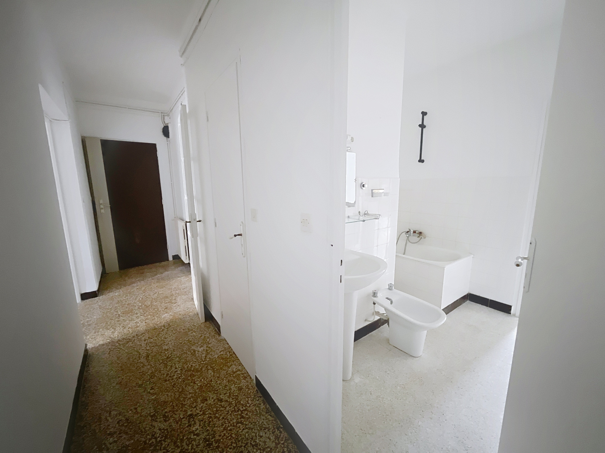 À VENDRE   F3 de 66 m2 avec cave et parking