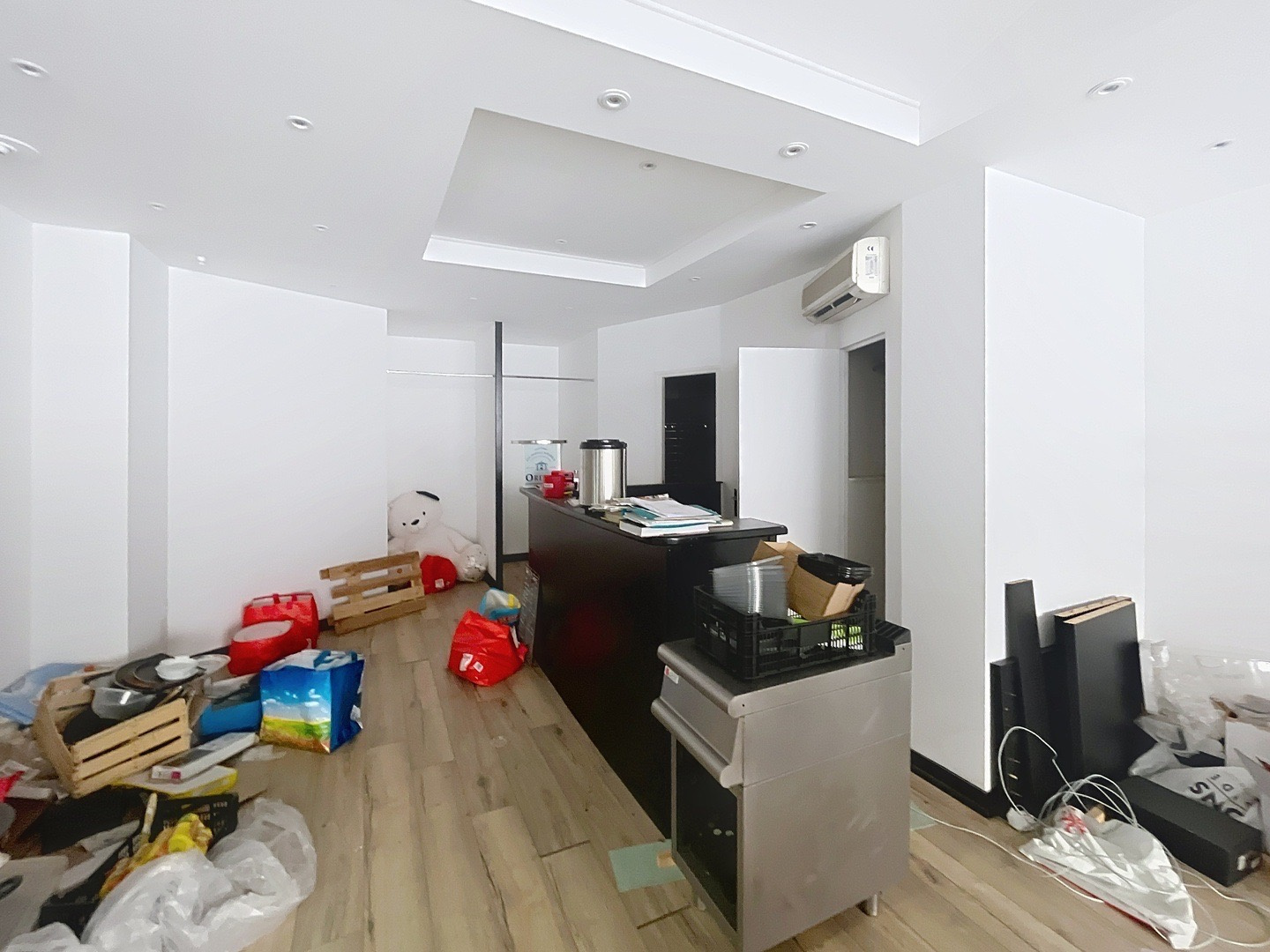 BASTIA CENTRE VILLE - MURS COMMERCIAUX DE 104M2 - local vide de toute occupation