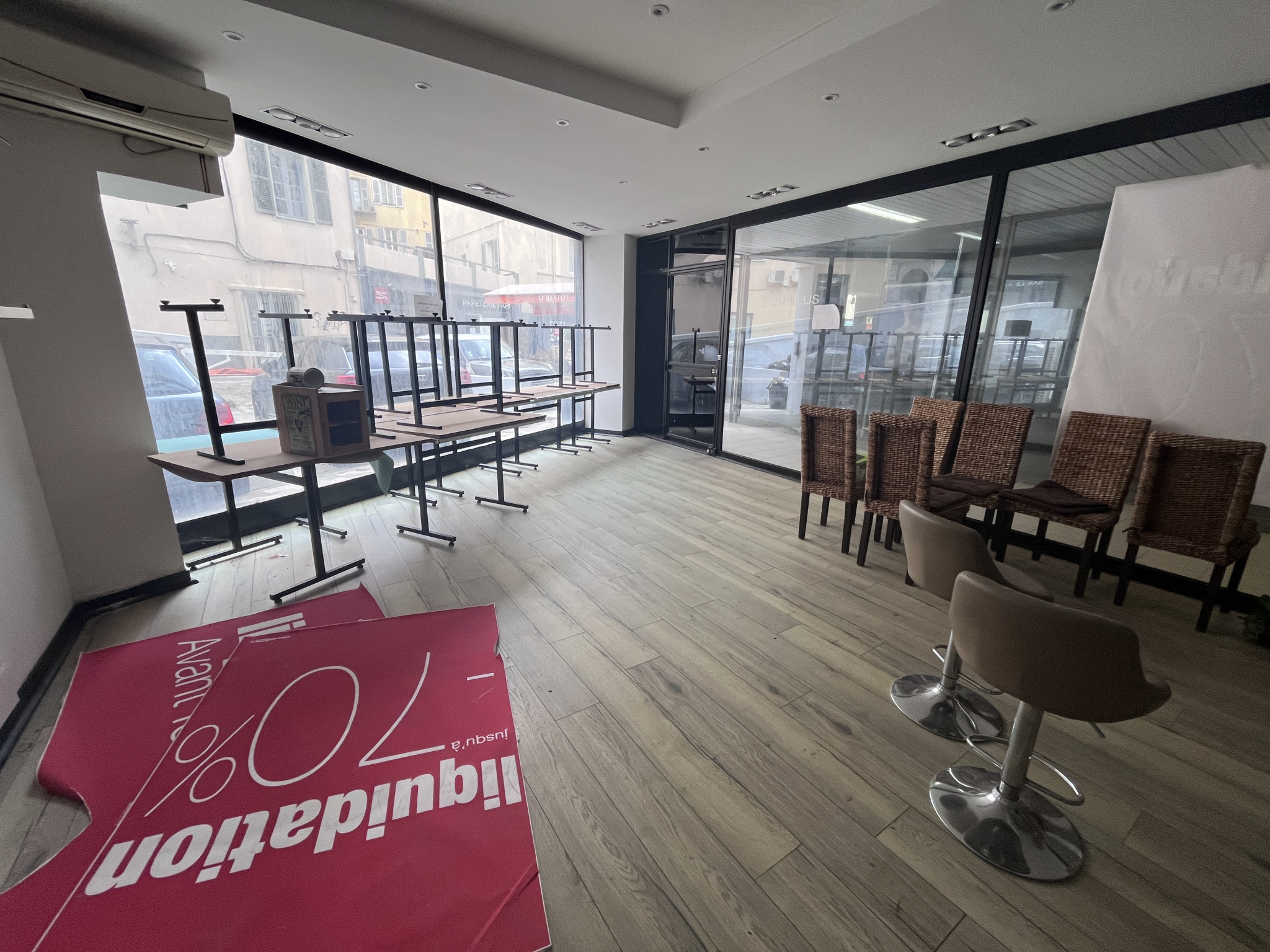 BASTIA CENTRE VILLE - MURS COMMERCIAUX DE 104M2 - local vide de toute occupation