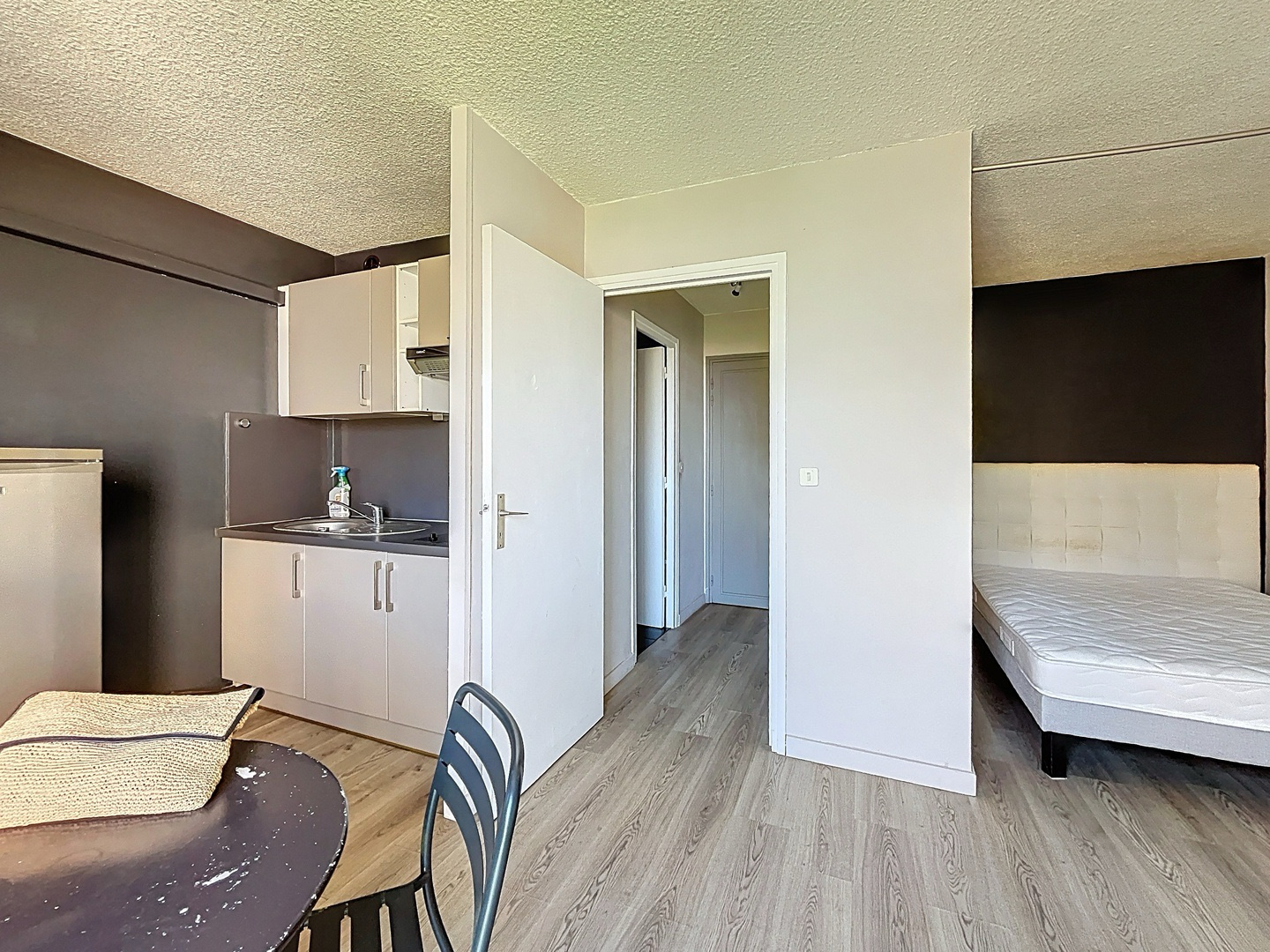 À Vendre : Studio Meublé 23,95 m2 à Bastia   Rue Falconaja - parking privé