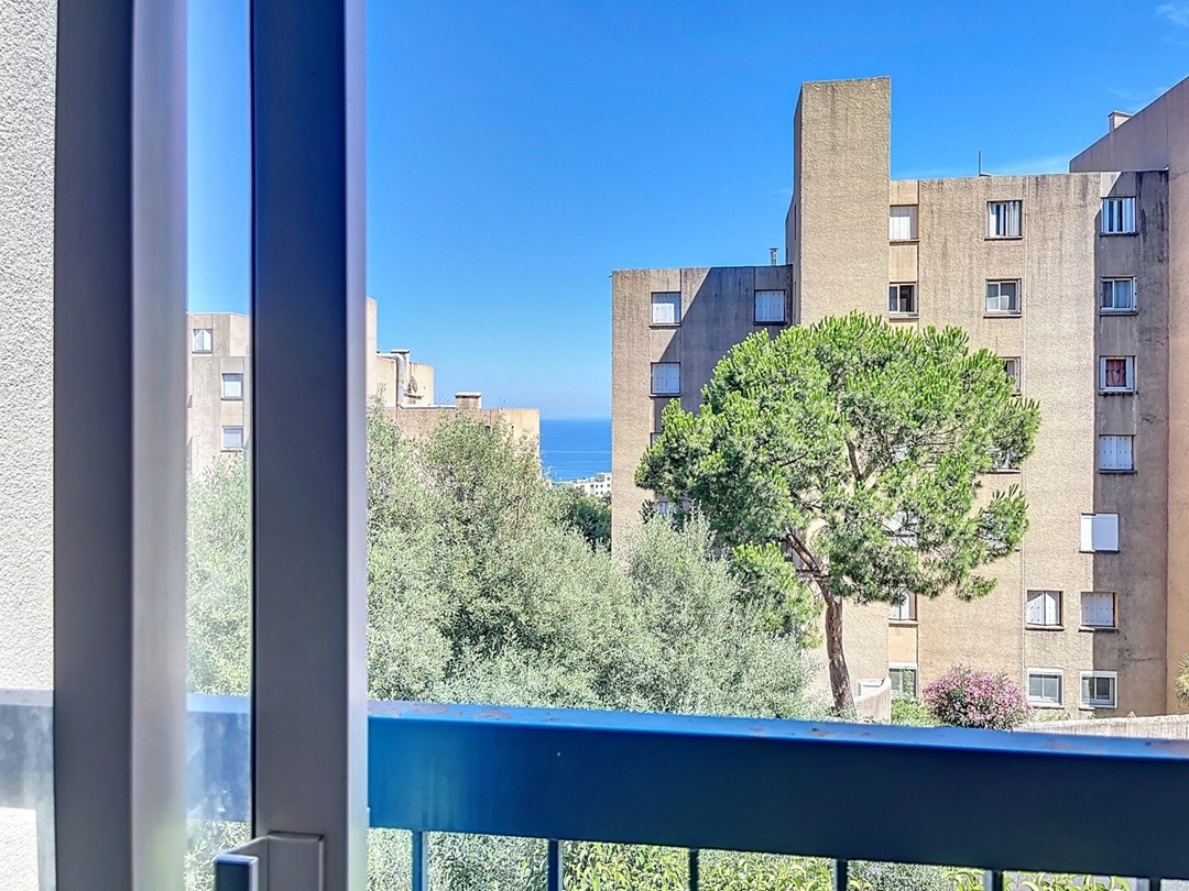 À Vendre : Studio Meublé 23,95 m2 à Bastia   Rue Falconaja - parking privé