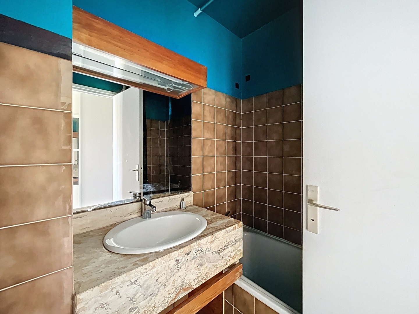 À Vendre : Studio Meublé 23,95 m2 à Bastia   Rue Falconaja - parking privé