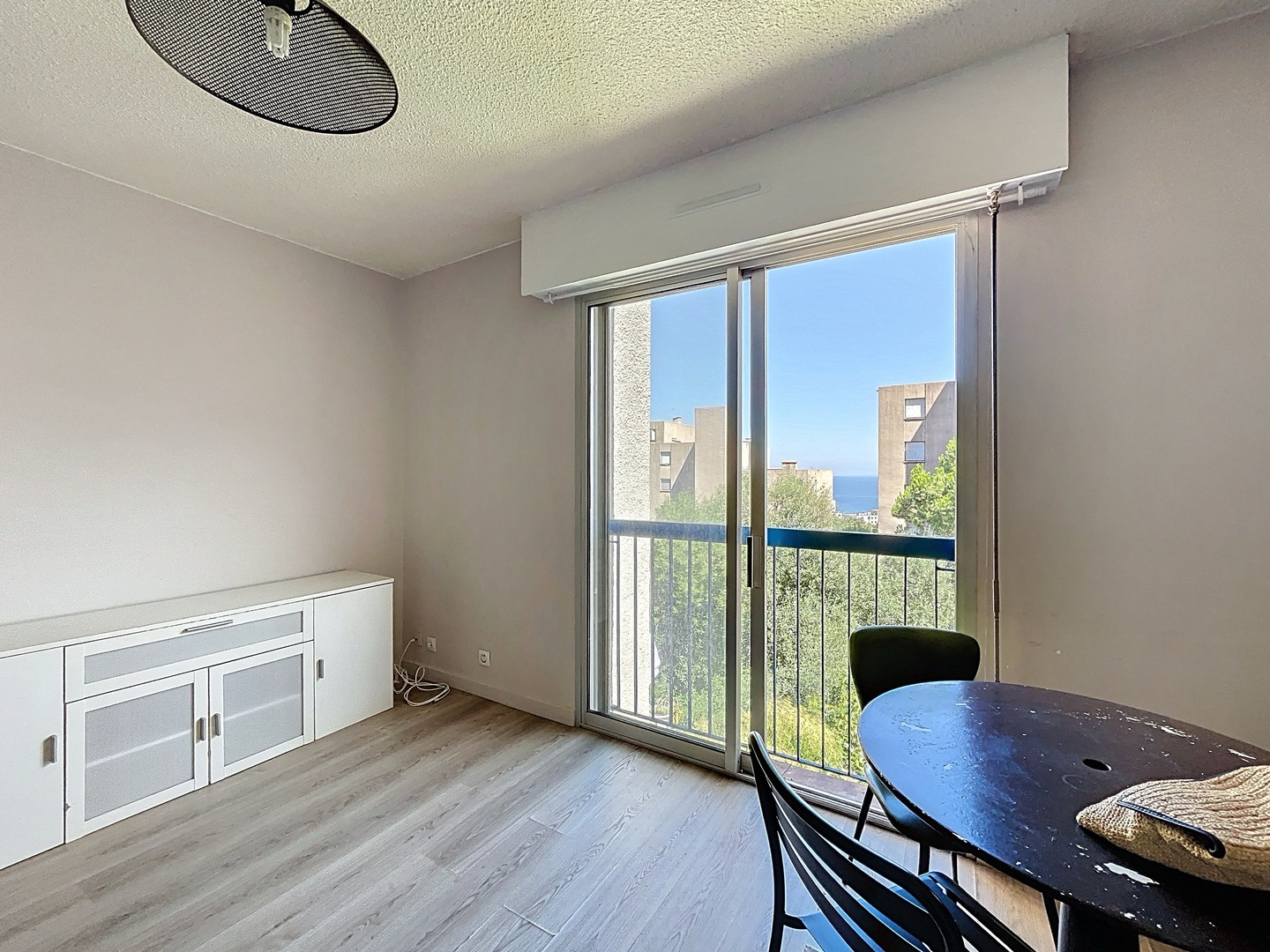 À Vendre : Studio Meublé 23,95 m2 à Bastia   Rue Falconaja - parking privé