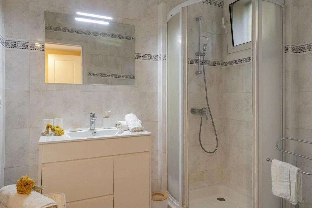 À VENDRE   Appartement F4, 89m2 avec terrasse de 100m2 et vue mer, Erbalunga village