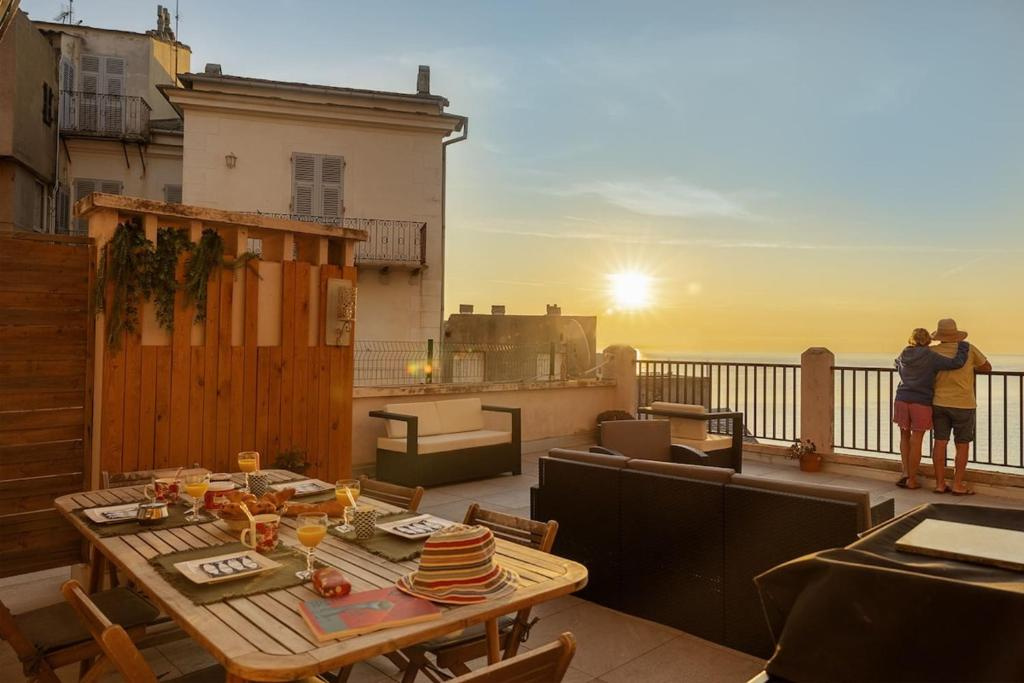 À VENDRE   Appartement F4, 89m2 avec terrasse de 100m2 et vue mer, Erbalunga village