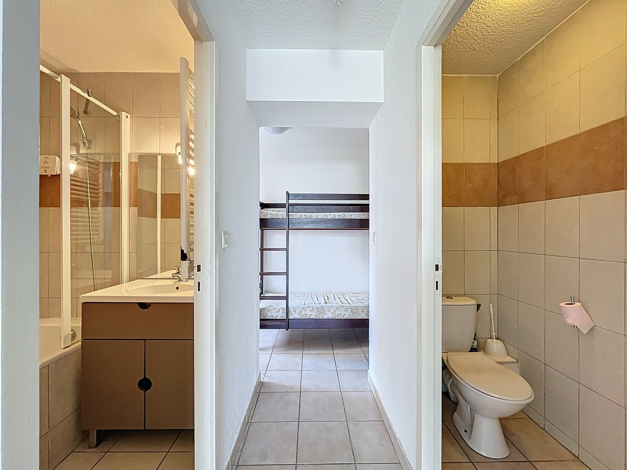 SAINT FLORENT - STUDIO CABINE AVEC TERRASSE