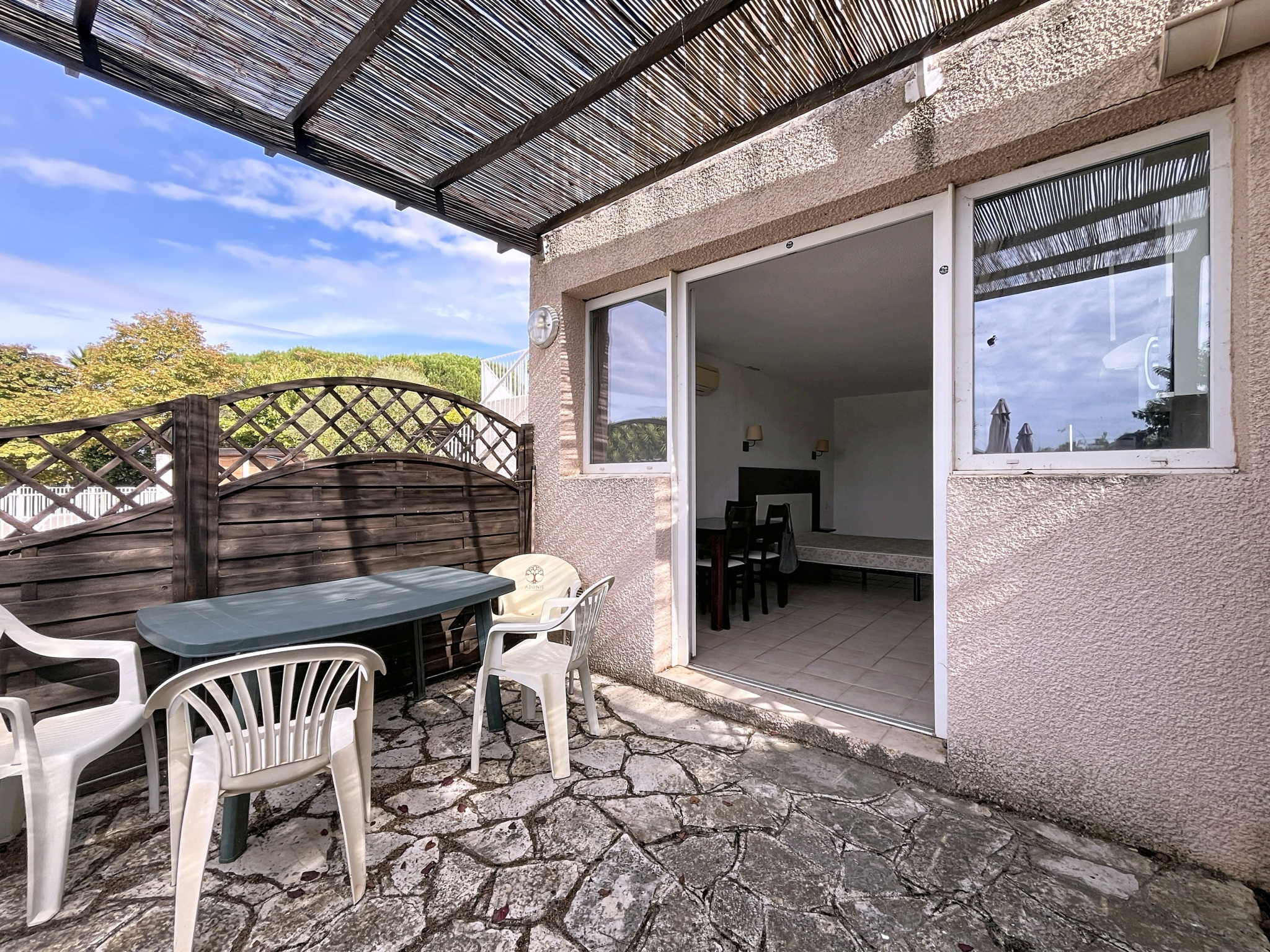 SAINT FLORENT - STUDIO CABINE AVEC TERRASSE