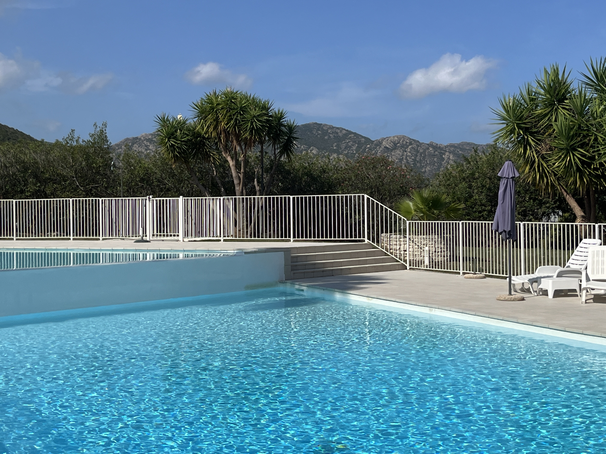 SAINT FLORENT - STUDIO CABINE AVEC TERRASSE