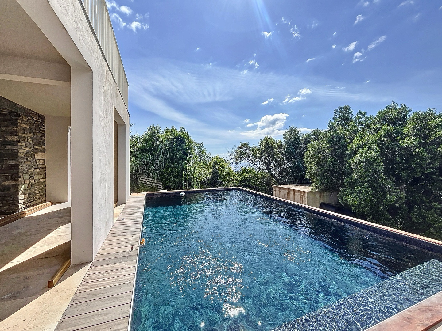 VILLA AVEC PISCINE MIOMO ET VUE MER - EMPLACEMENT PRIVILEGIE