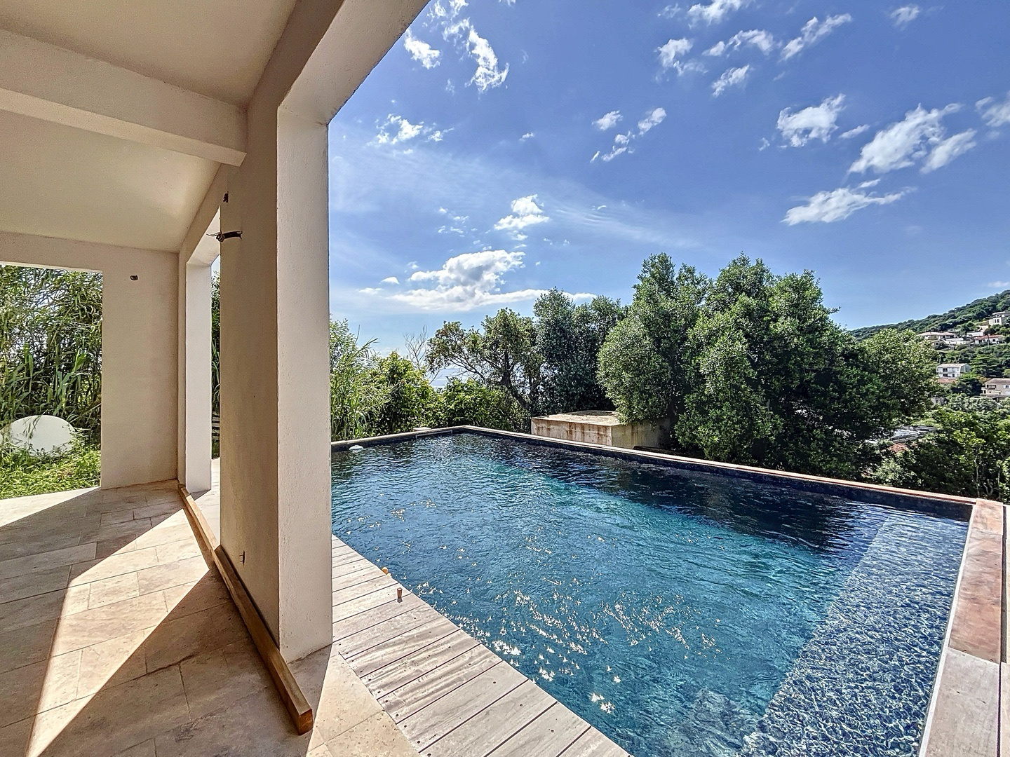 VILLA AVEC PISCINE MIOMO ET VUE MER - EMPLACEMENT PRIVILEGIE