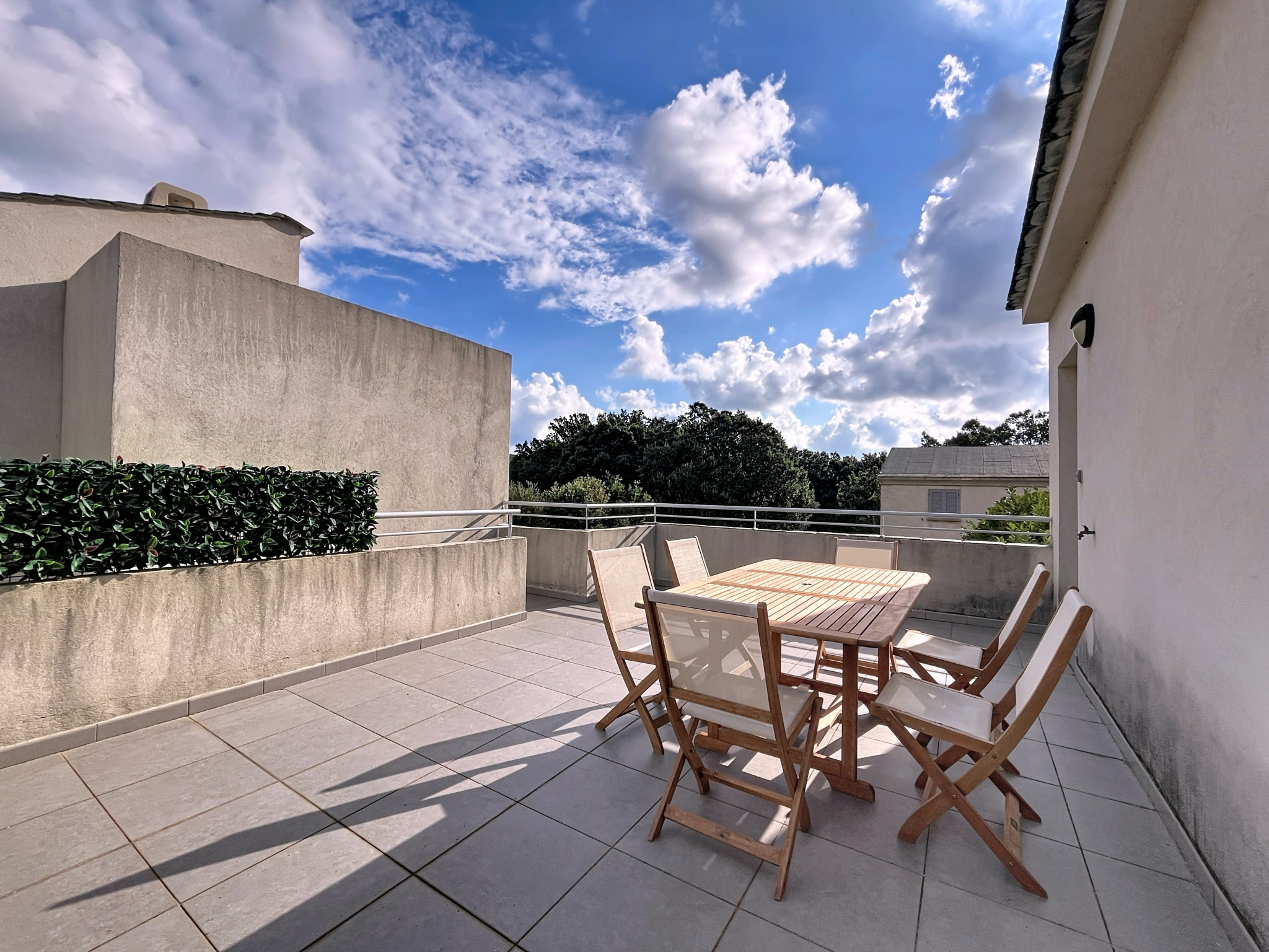 À vendre en exclusivité   Appartement F3 avec terrasses à Sisco (Cap Corse)