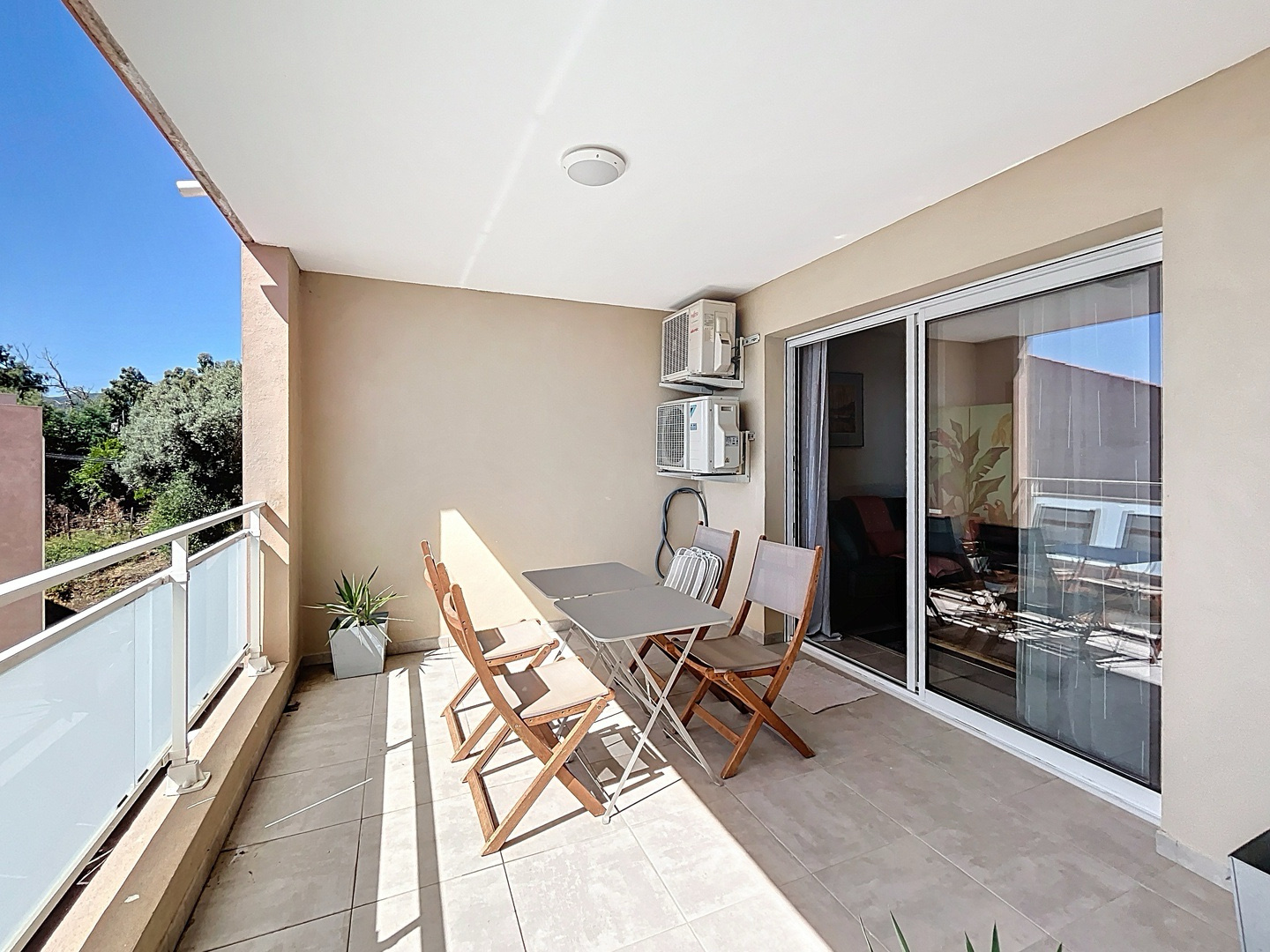 À vendre   Appartement F2 récent avec terrasse vue mer au Macchione, Bastia