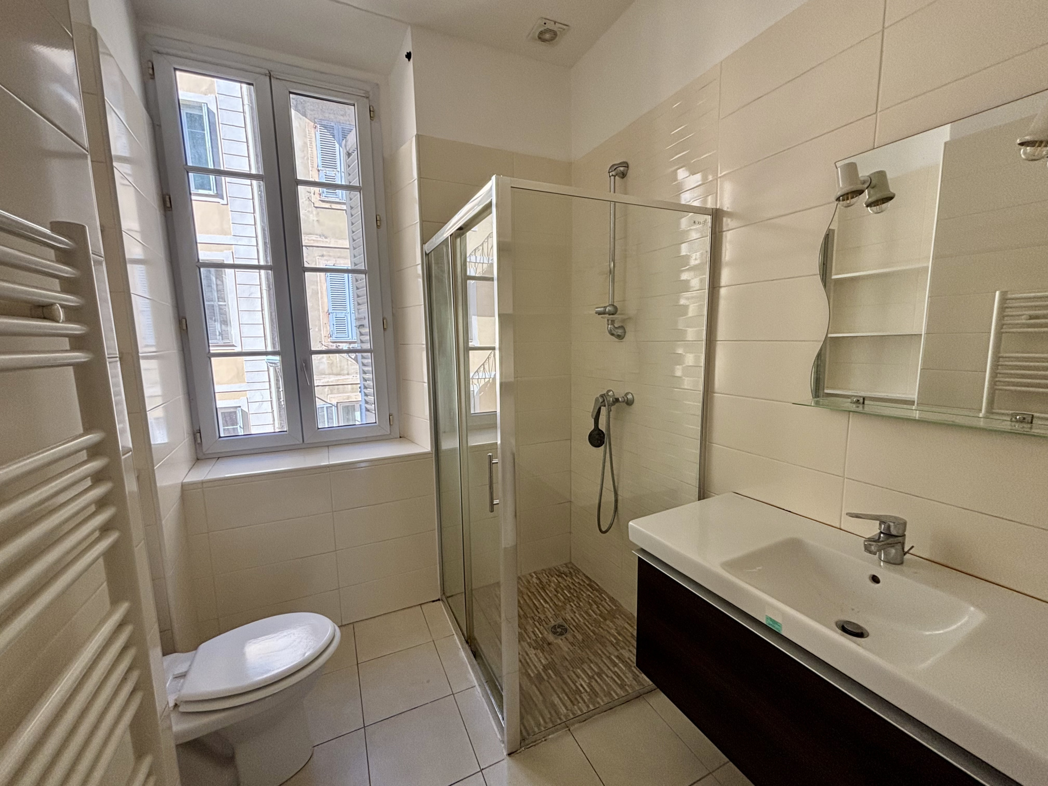 Cours Napoléon, proche place Abbatucci et Lycée Laetitia   Vaste appartement 3/4 pièces avec vue mer