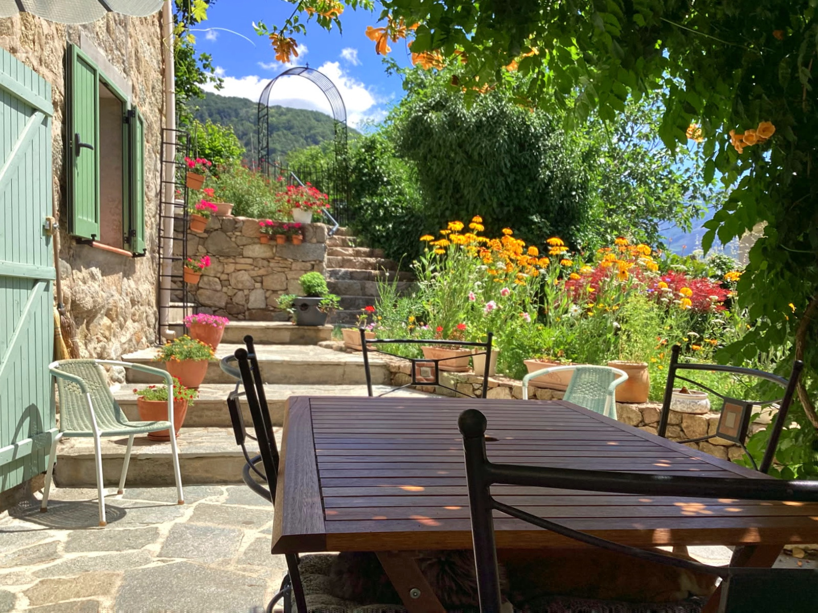 Maison en pierre au cœur de Bastelica : charme, authenticité et art de vivre