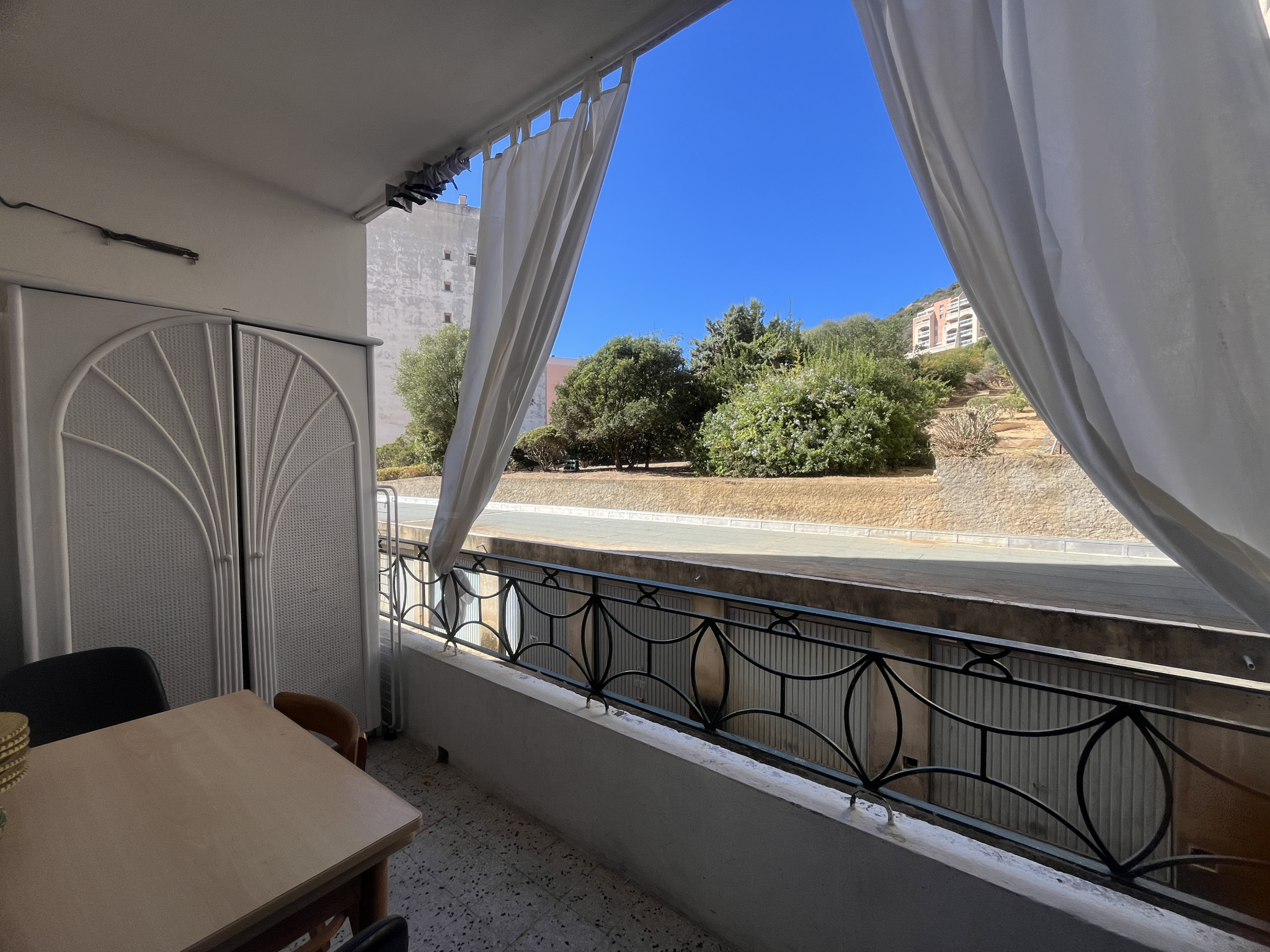 AJACCIO - ROUTE DES SANGUINAIRES STUDIO DE 22,69 M2 AVEC TERRASSE