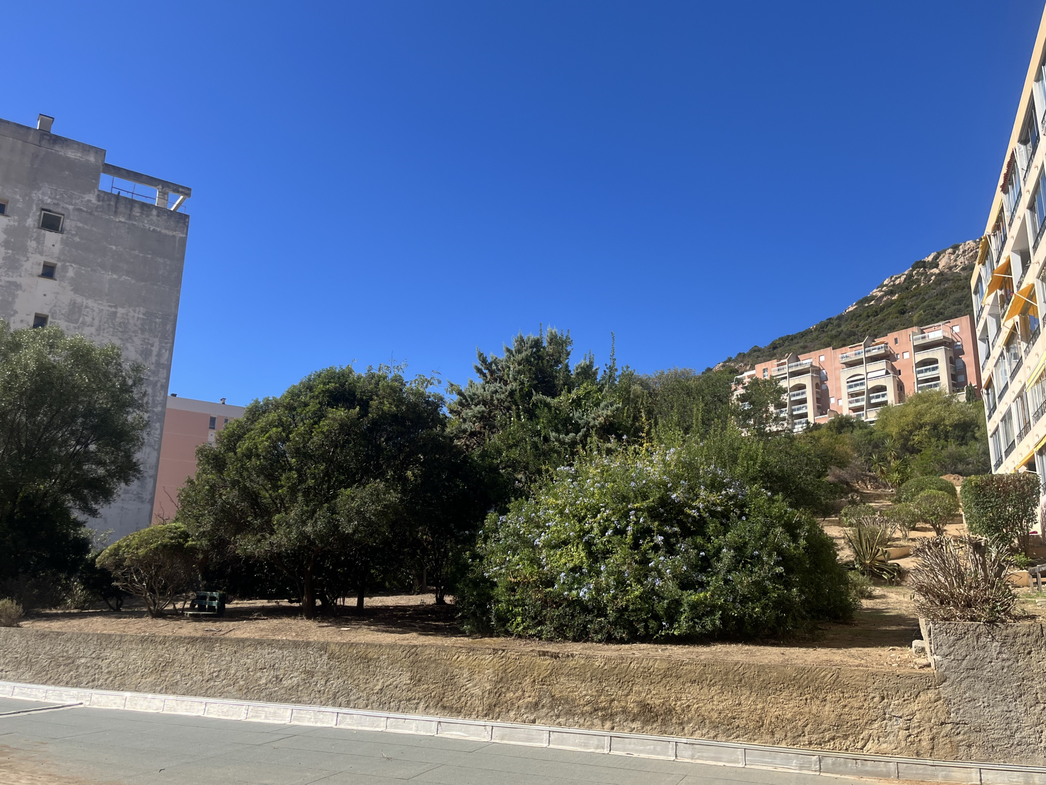 AJACCIO - ROUTE DES SANGUINAIRES STUDIO DE 22,69 M2 AVEC TERRASSE