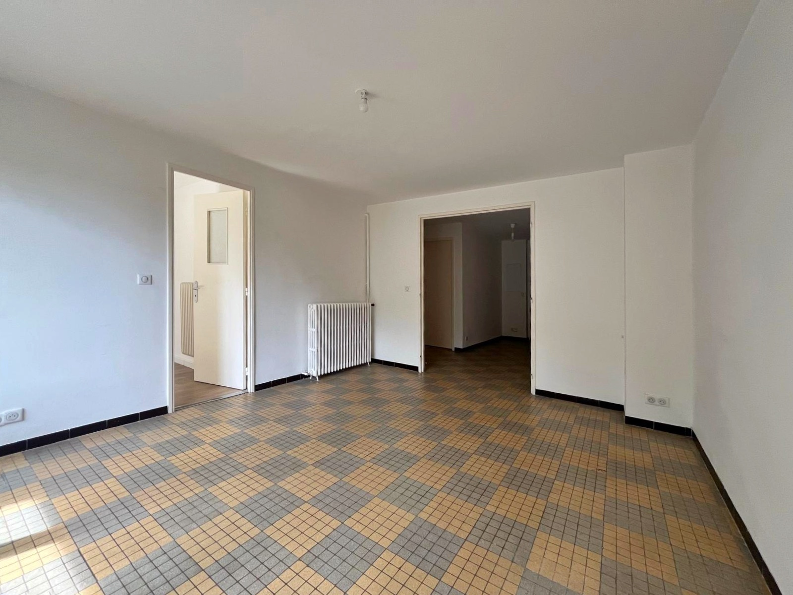 Appartement T3 60m2 avec balcon et cave   Quartier prisé proche plage du Trottel