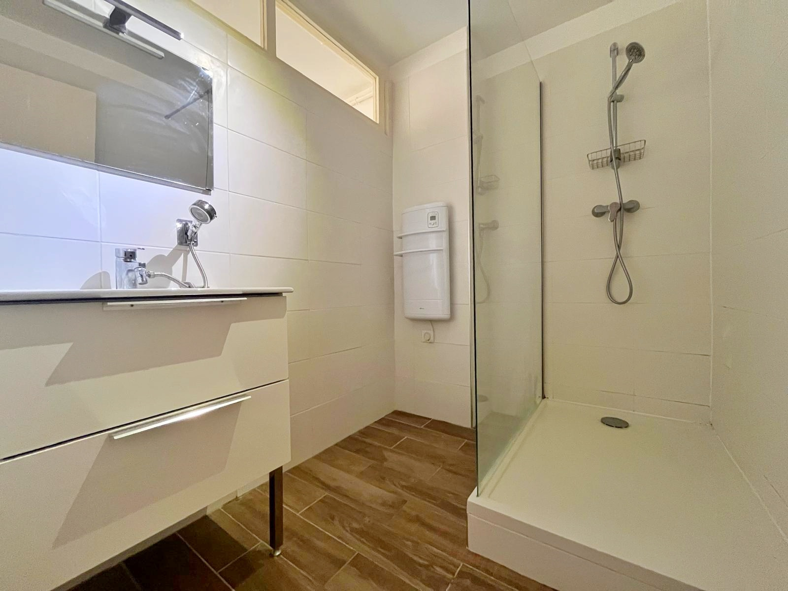 Appartement T3 60m2 avec balcon et cave   Quartier prisé proche plage du Trottel
